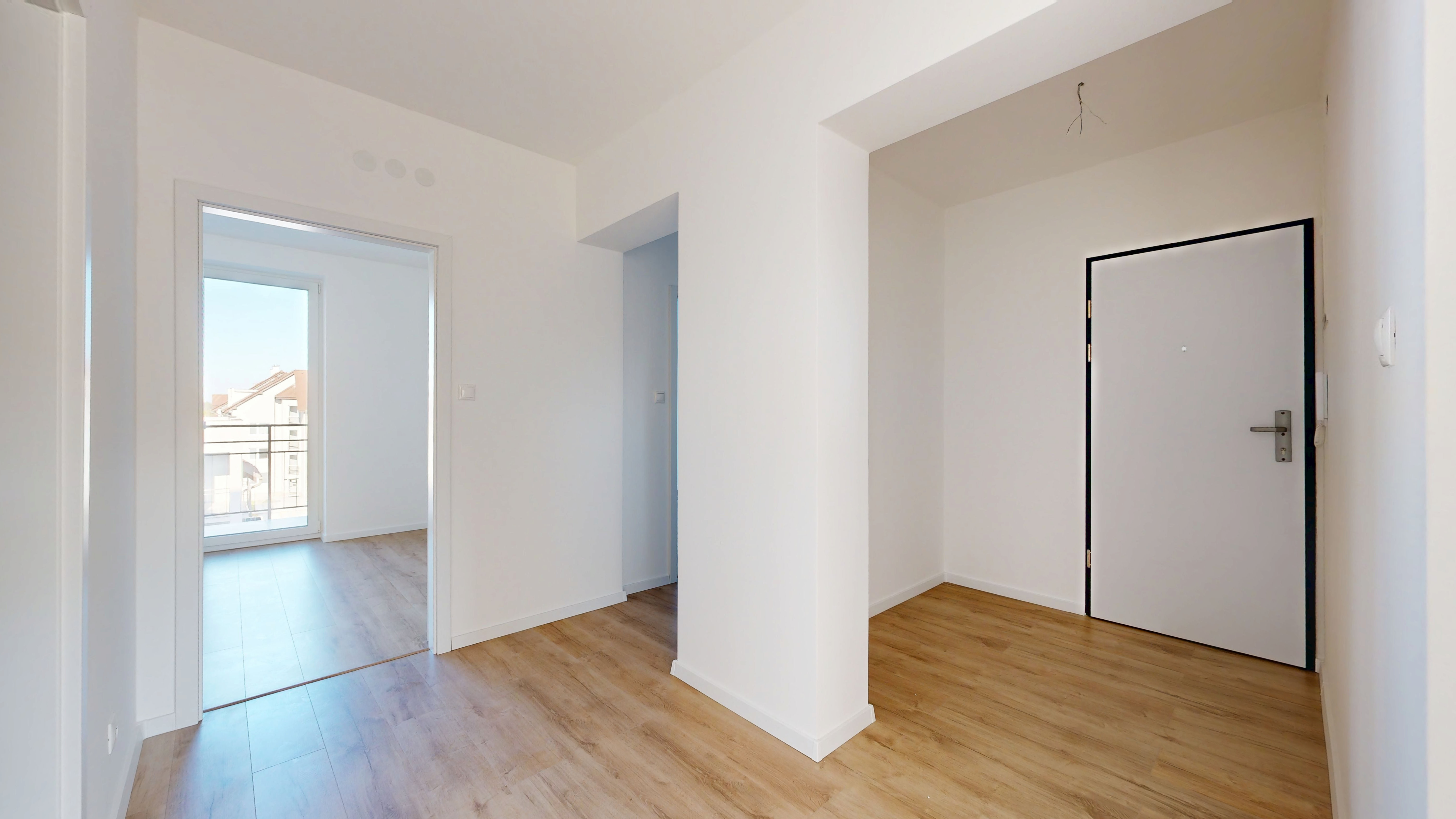 POLIANKY / Priestranný 3-izbový byt s loggiou a kuchynskou linkou