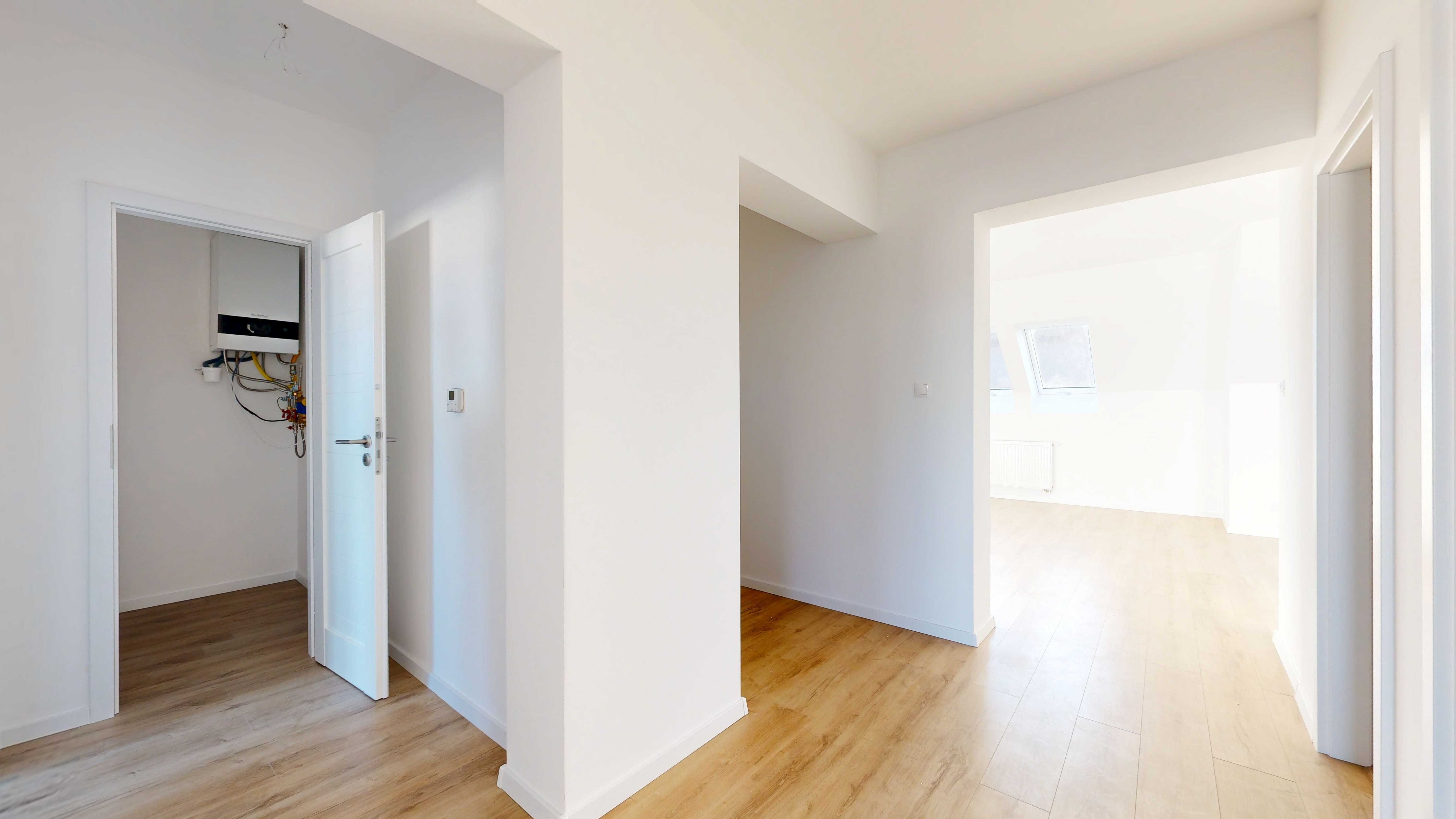 POLIANKY / Priestranný 3-izbový byt s loggiou a kuchynskou linkou