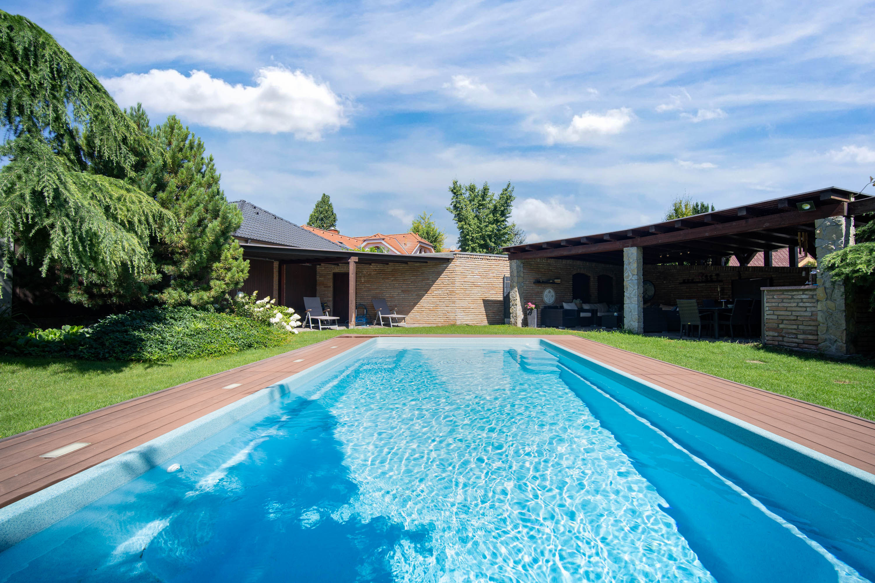 Predaj! 2podlažný 6izb. rod.dom  s dvoj garážou    na Kozáckej ul.