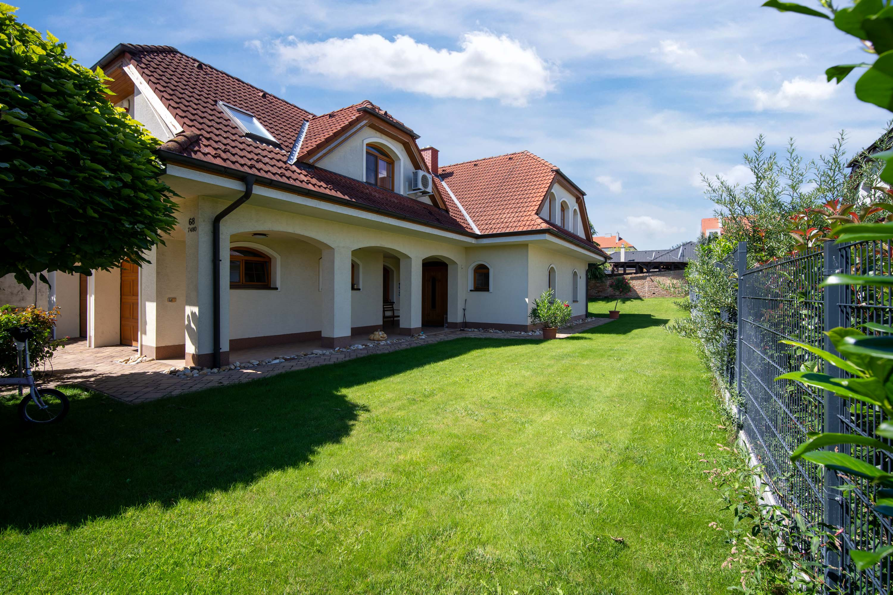 Predaj! 2podlažný 6izb. rod.dom  s dvoj garážou    na Kozáckej ul.