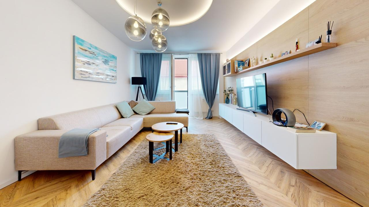 Krásny 3izb.byt v úplnom centre v oplotenom areáli s vlastným garáž. a parkov. státim