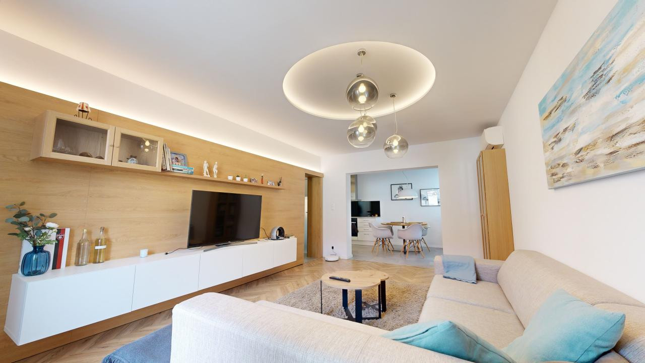 Krásny 3izb.byt v úplnom centre v oplotenom areáli s vlastným garáž. a parkov. státim