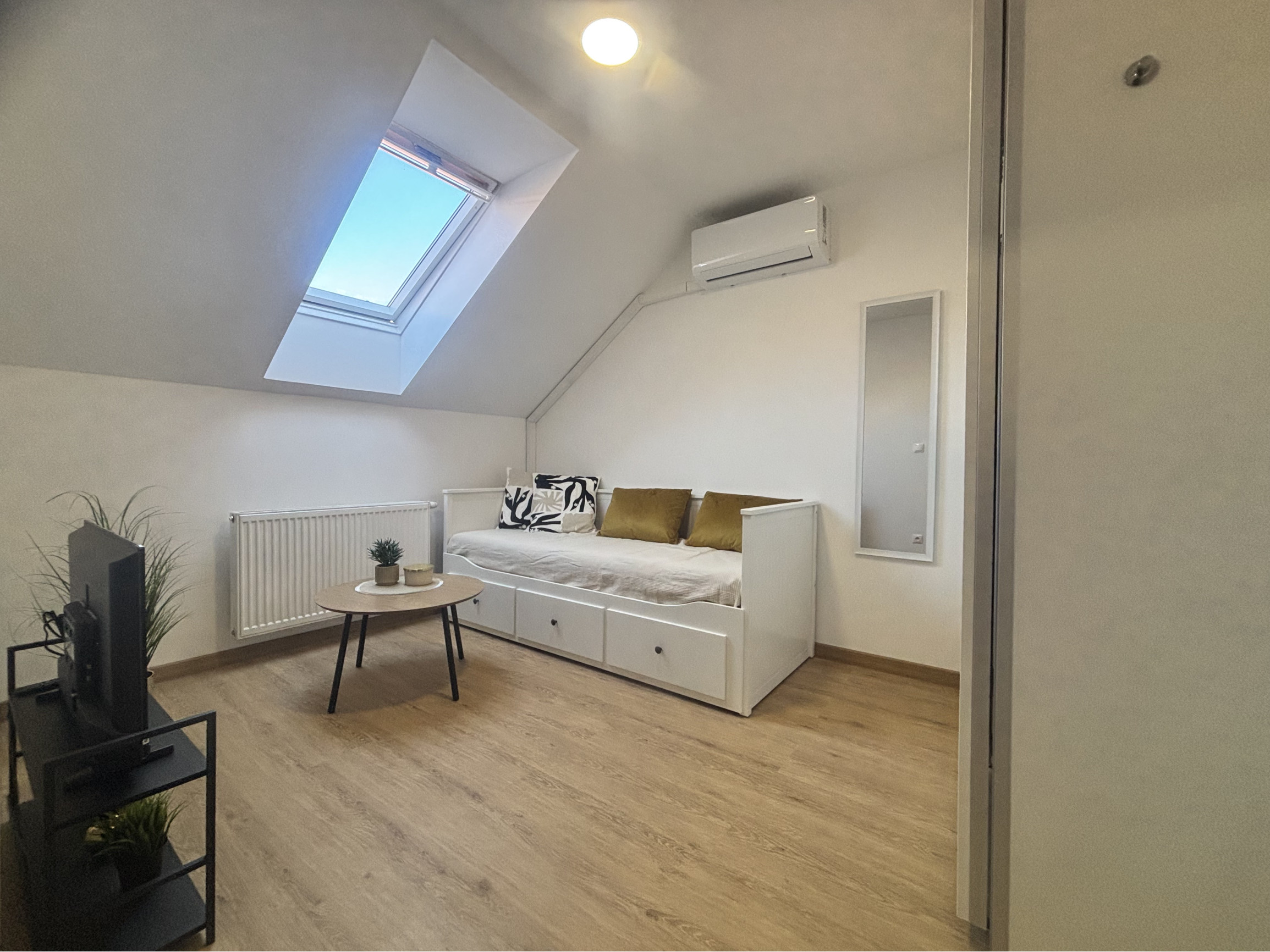 !!EXKLUZÍVNE!! 1 izbový byt na prenájom - Halenárska Trnava.