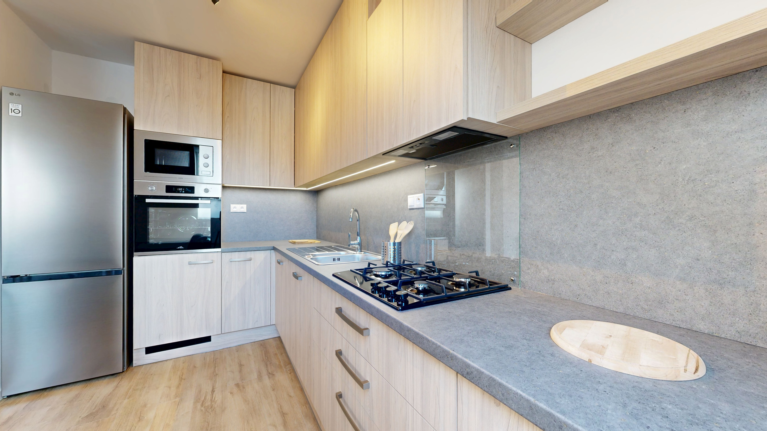 PRENÁJOM zariadený 2-izbový byt s parkovacím miestom