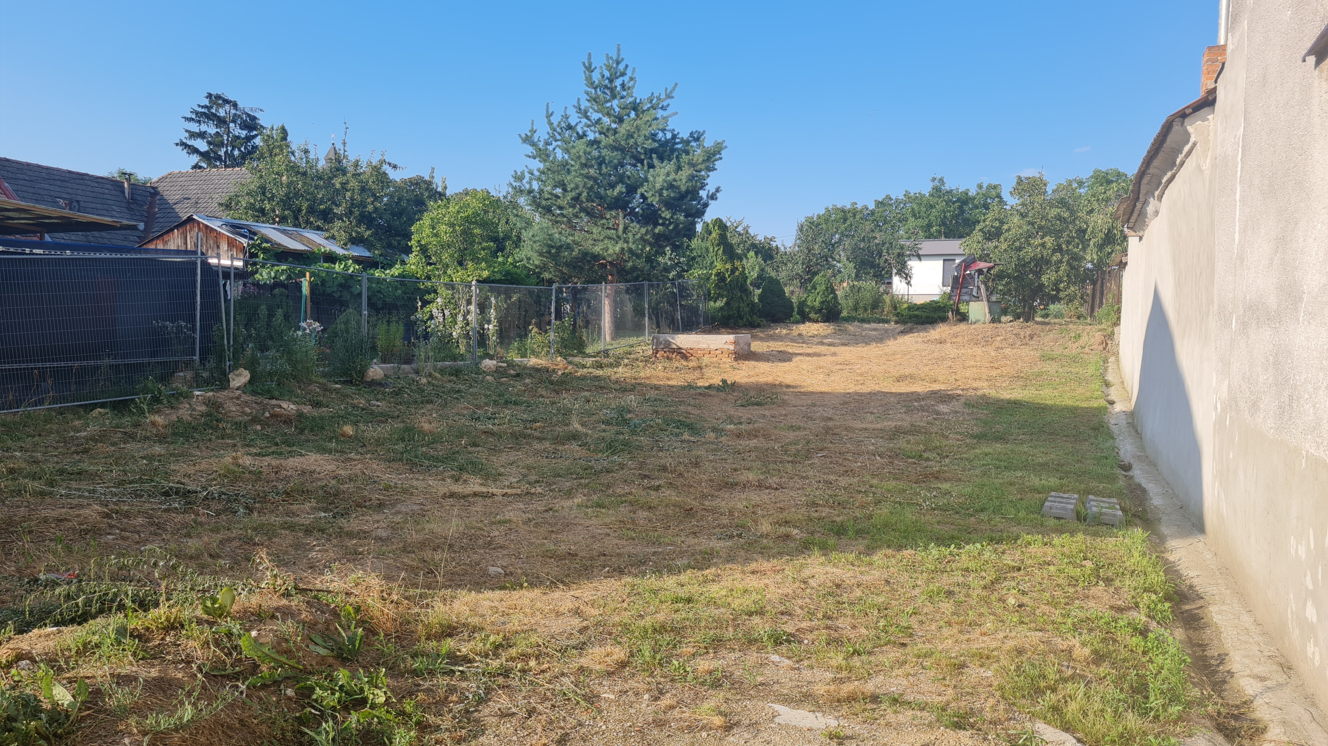 Pozemok s architektonickou štúdiou rodinného domu v obci Horné Dubové