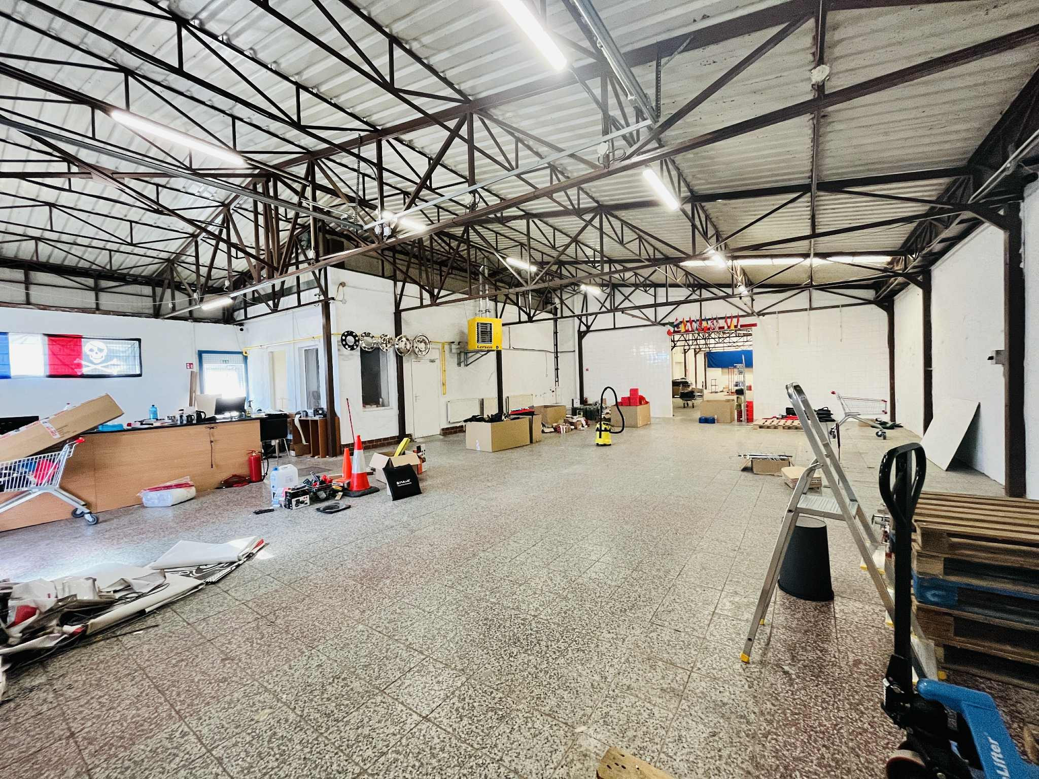 Na prenájom murovaný obchodno-skladový priestor s výmerou 408,60 m² v Senci