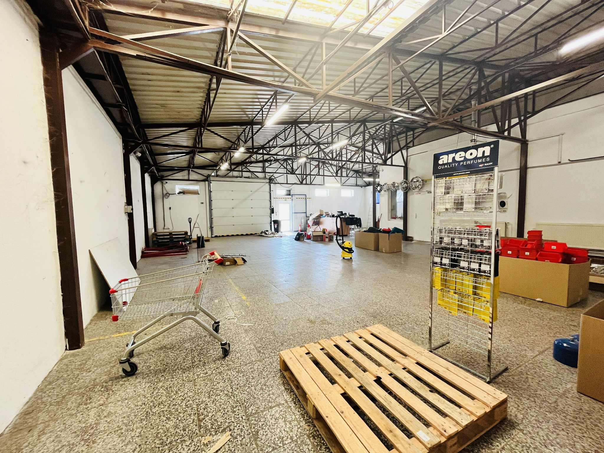 Na prenájom murovaný obchodno-skladový priestor s výmerou 408,60 m² v Senci