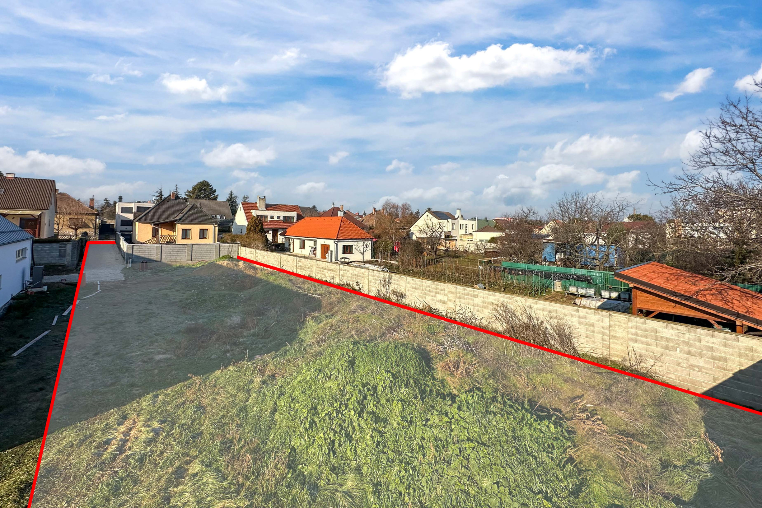 Na PREDAJ!!! Slnečný,  stavebný pozemok ,oplotený v obľúbenej časti Trnavy  na Kozáckej ulici.