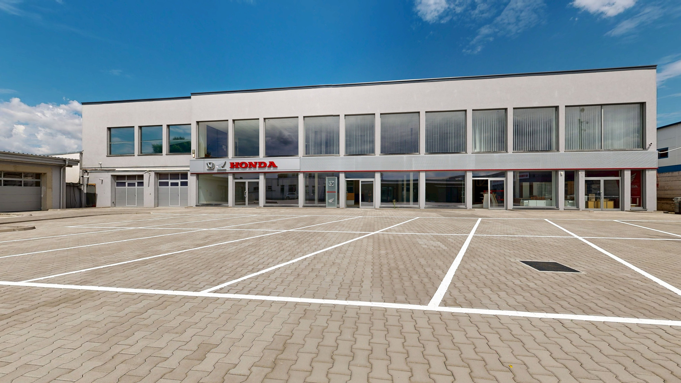 🏢 Na prenájom multifunkčné priestory – Trnava Nitrianska ul., prízemie + poschodie, 2 100 m²