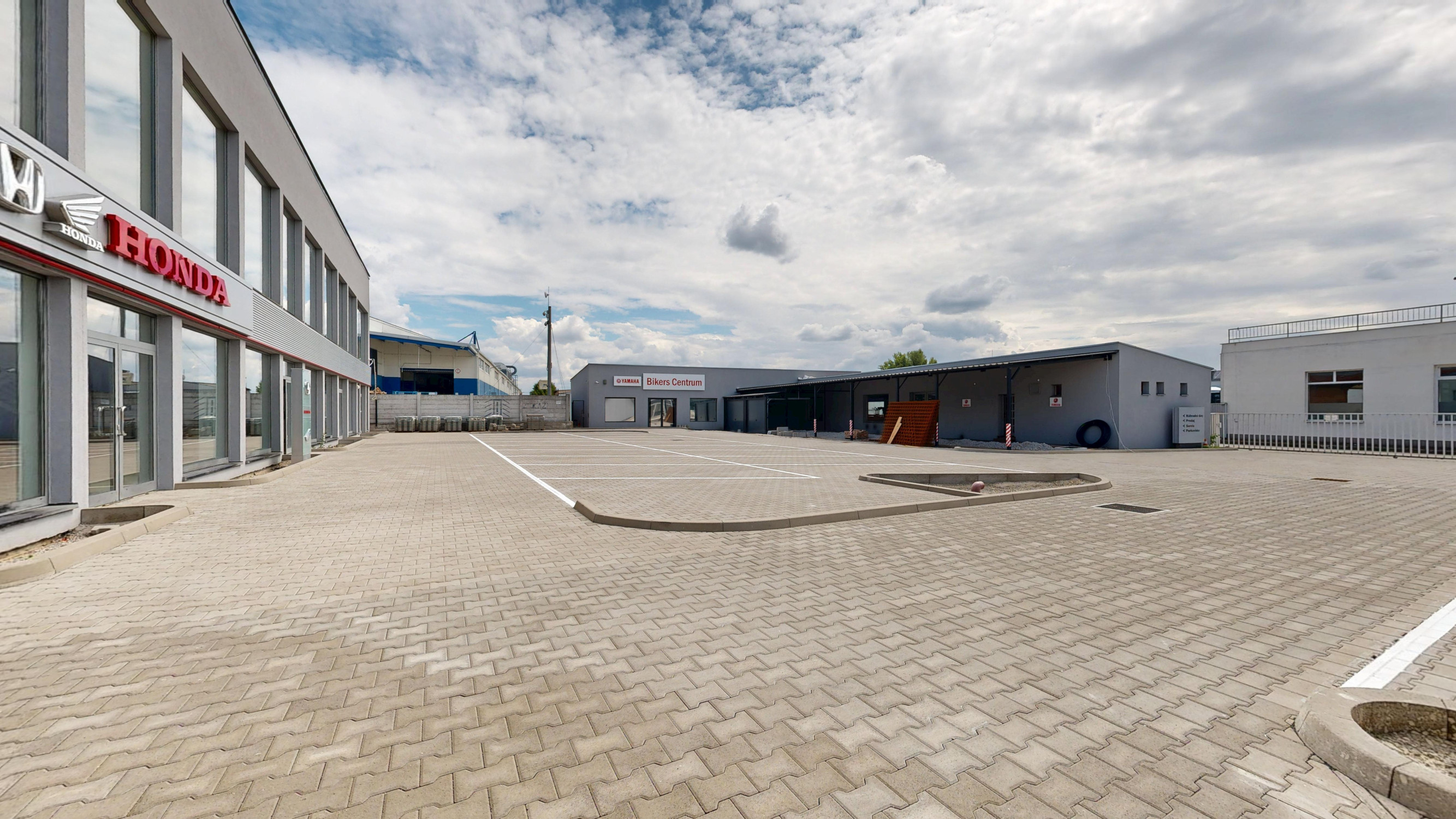 🏢 Na prenájom multifunkčné priestory – Trnava Nitrianska ul., prízemie + poschodie, 2 100 m²