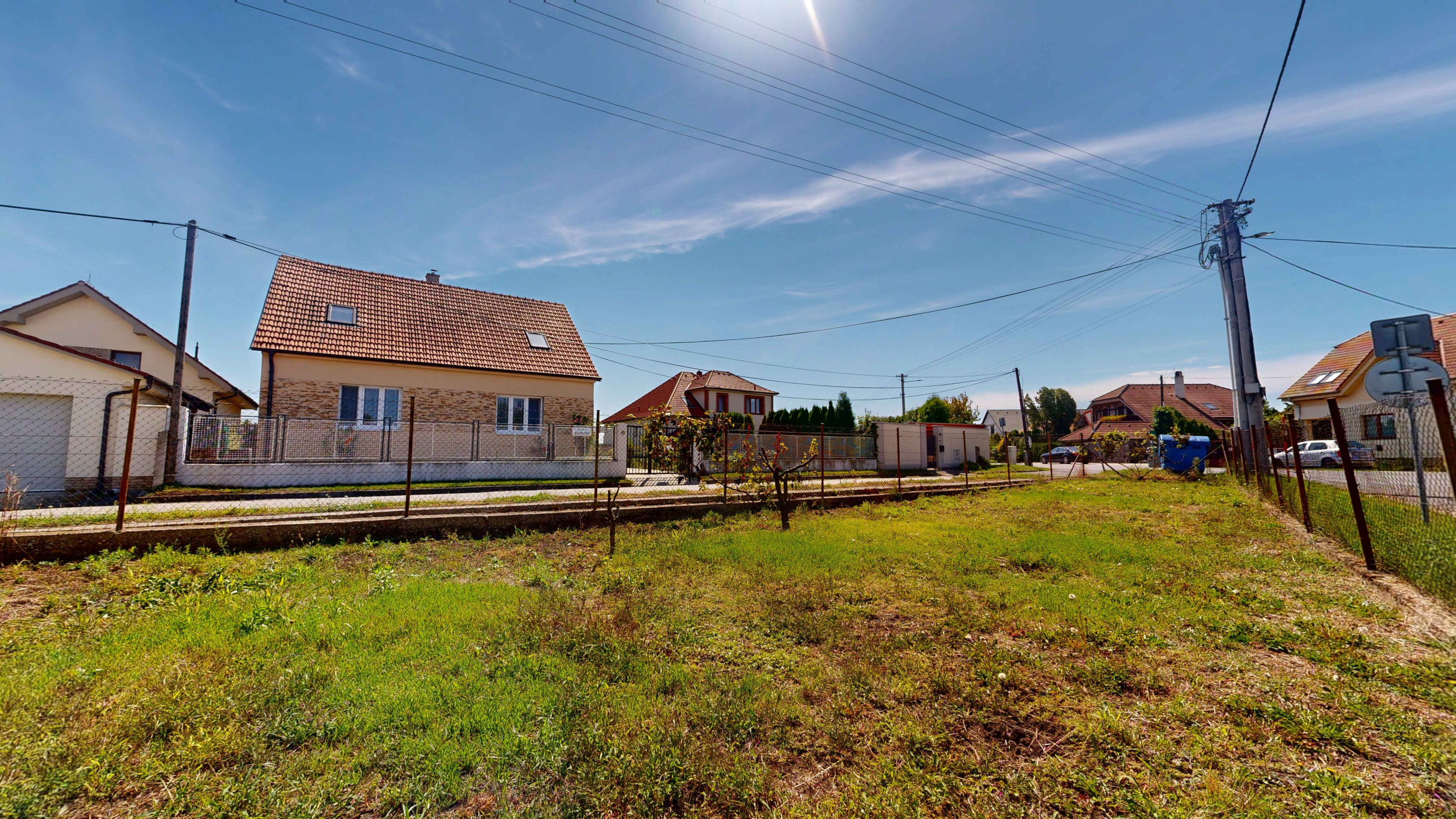 PREDAJ – STARŠÍ TEHLOVÝ RODINNÝ DOM V HRNČIAROVCIACH NAD PARNOU PRI TRNAVE