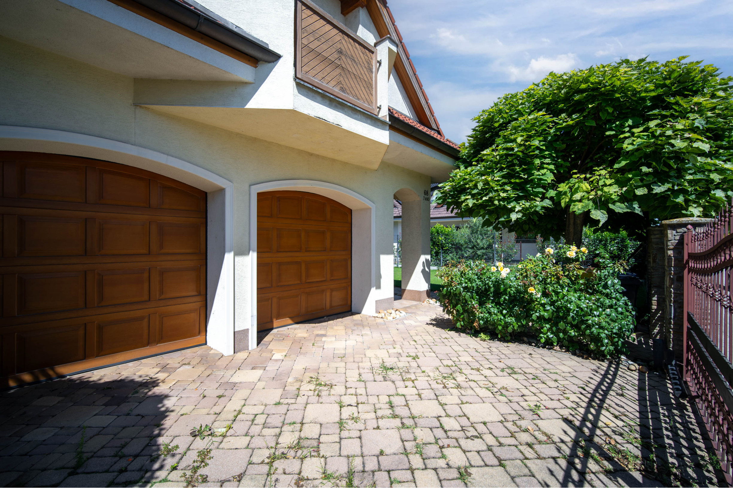 Predaj! 2podlažný 6izb. rod.dom  s dvoj garážou    na Kozáckej ul.