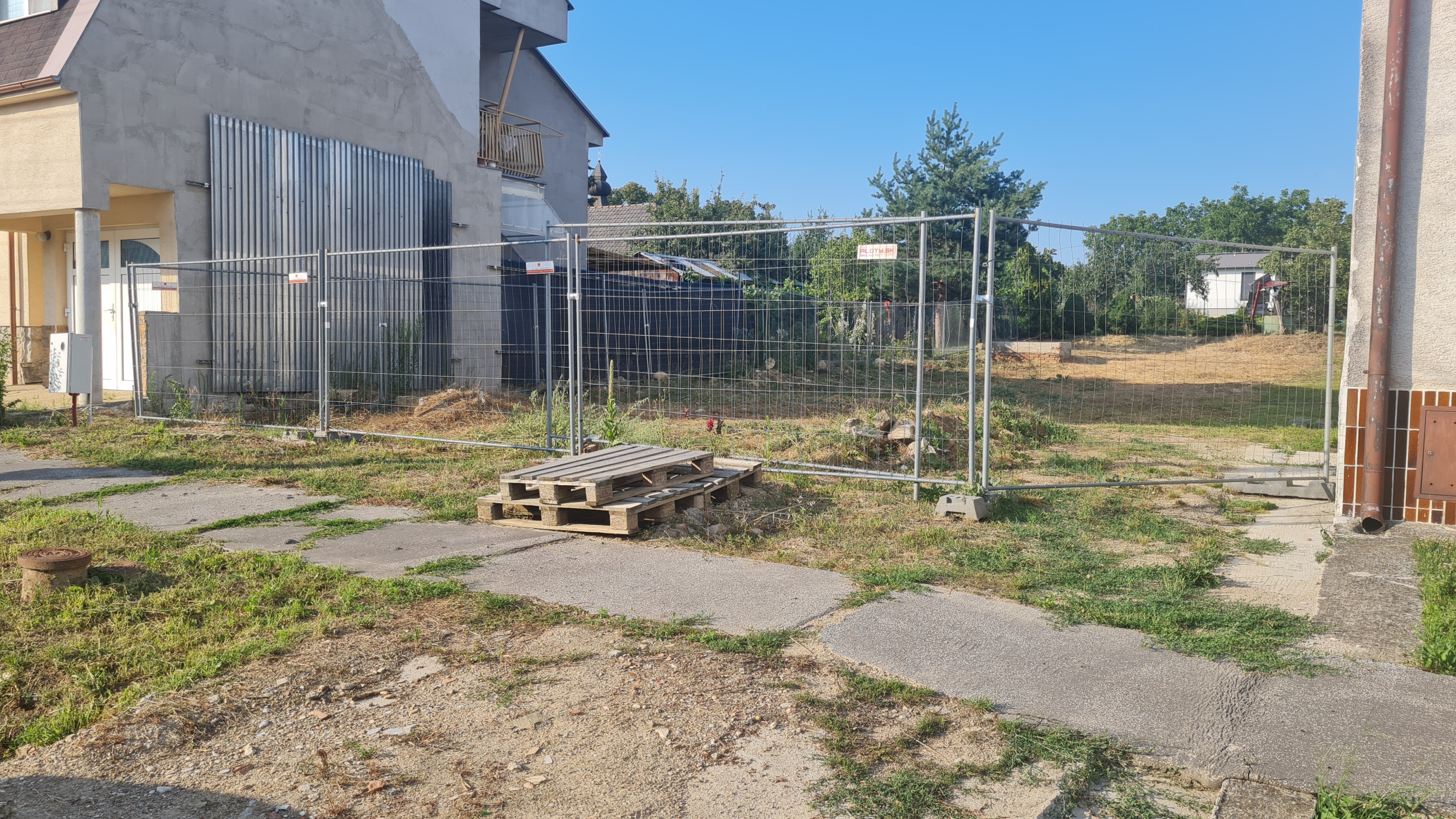 Pozemok s architektonickou štúdiou rodinného domu v obci Horné Dubové