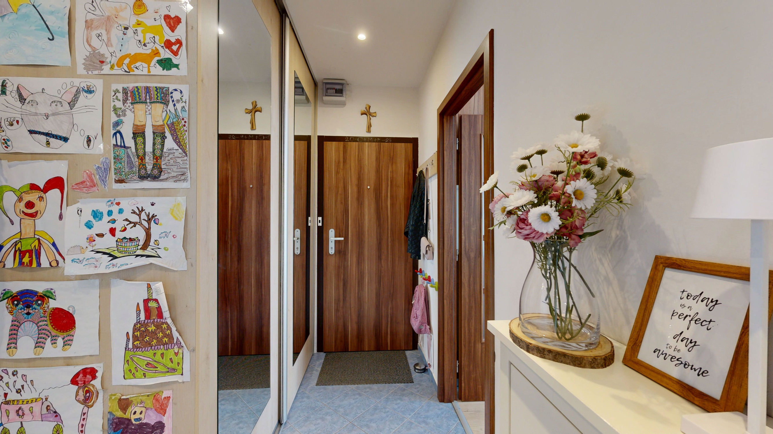 REZERVOVANÉ!Ponúkame na predaj priestranný 3-izbový byt s loggiou na sídlisku Hliny