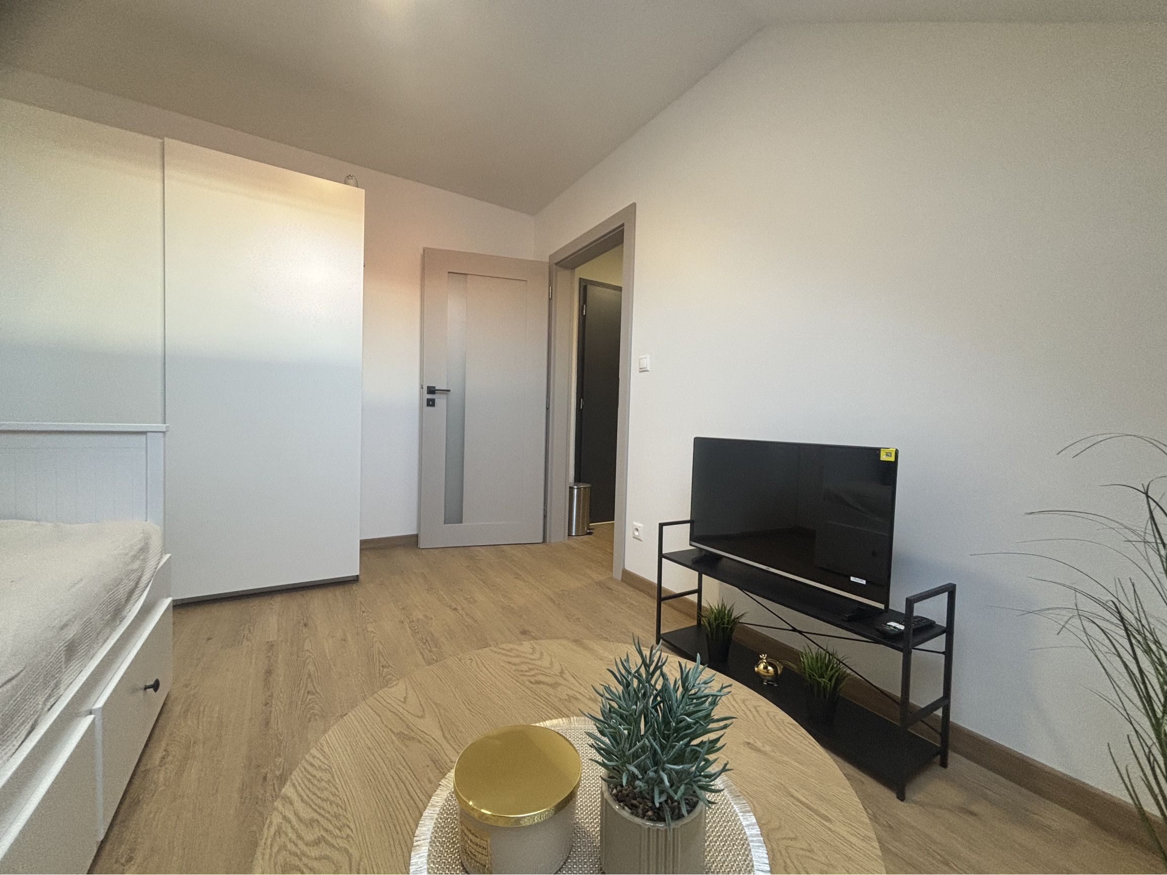 !!EXKLUZÍVNE!! 1 izbový byt na prenájom - Halenárska Trnava.