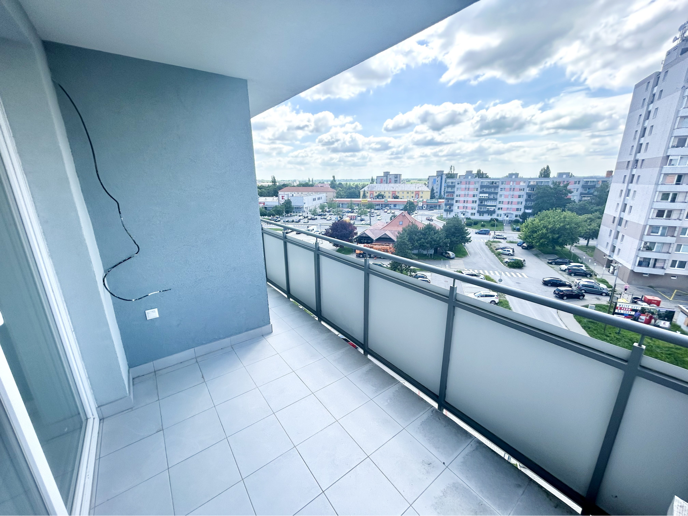 4i byt s 2 terasami a 2 parkovacími miestami