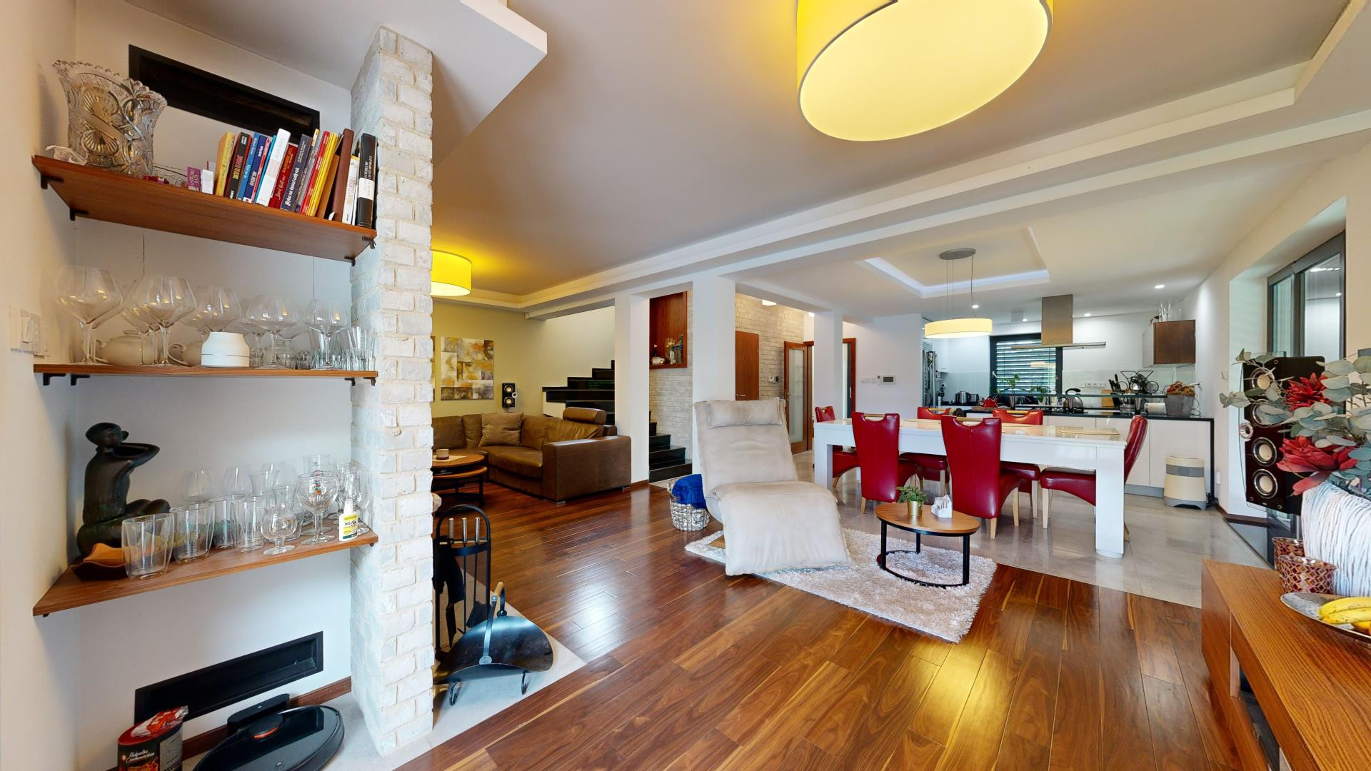 BÝVAJTE V NADŠTANDARTNOM DOME NA LUKRATÍVNOM MIESTE!