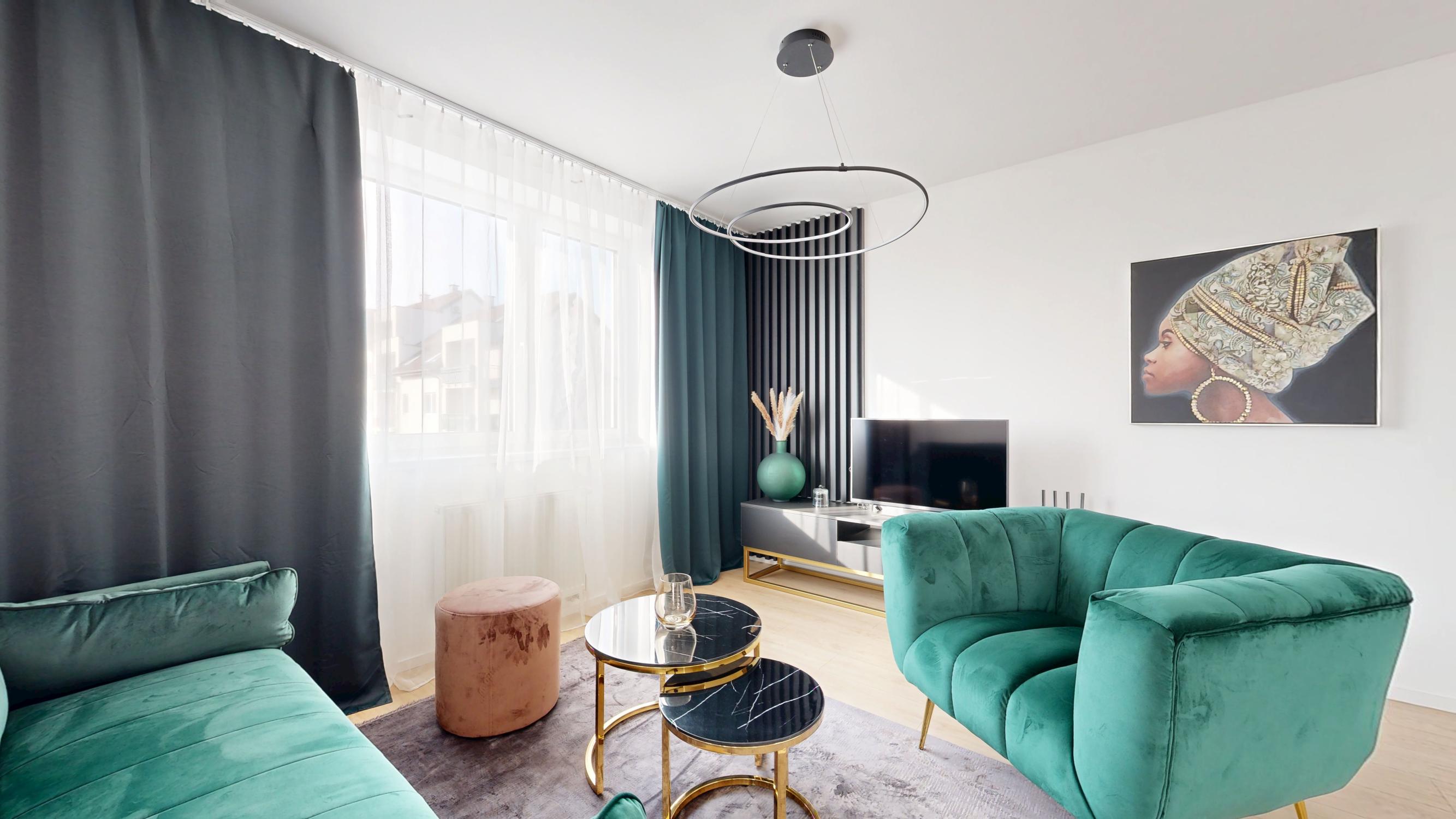 Štýlový 3-izbový byt so zariadením, loggiou a balkónom