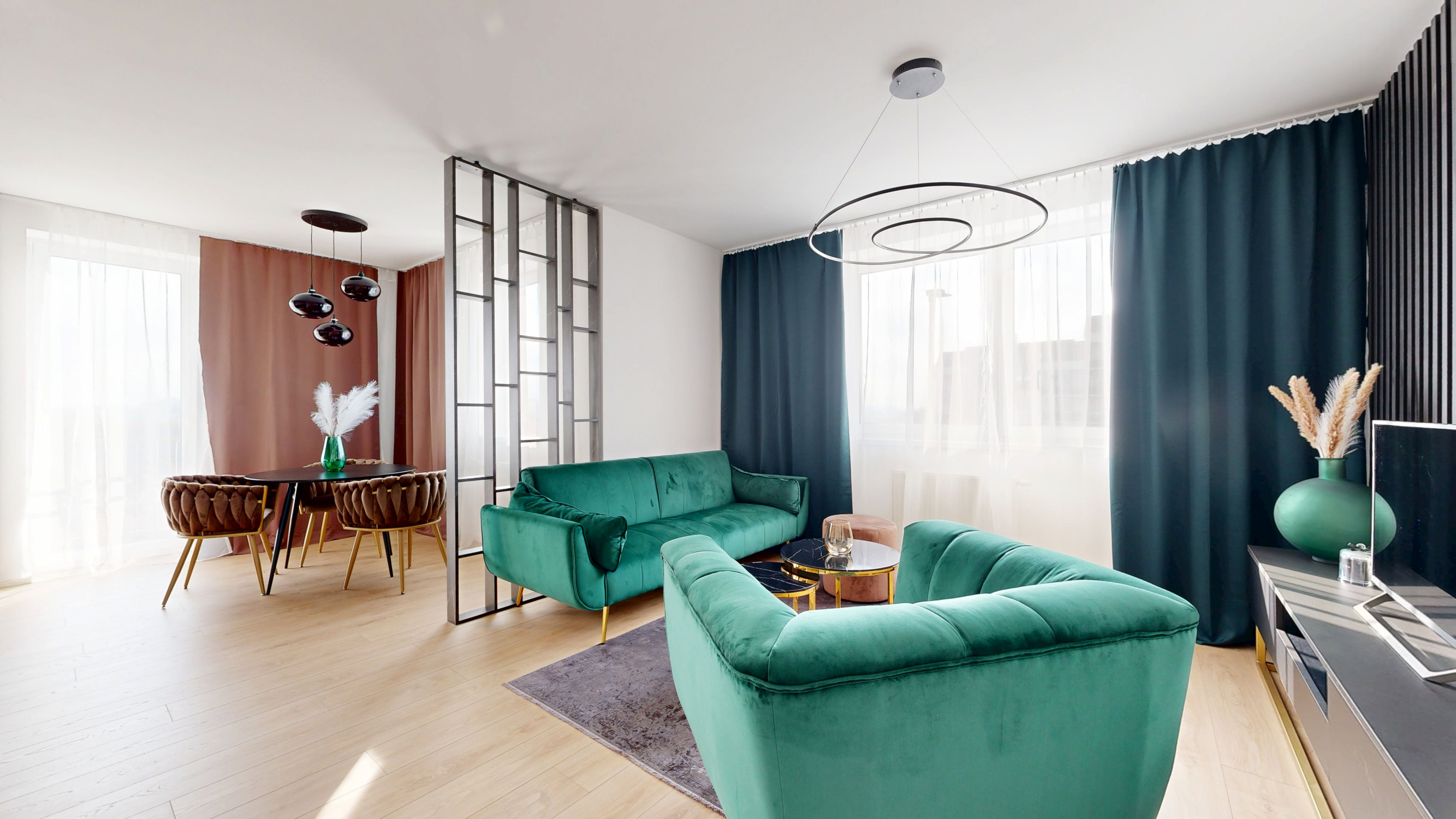 Štýlový 3-izbový byt so zariadením, loggiou a balkónom