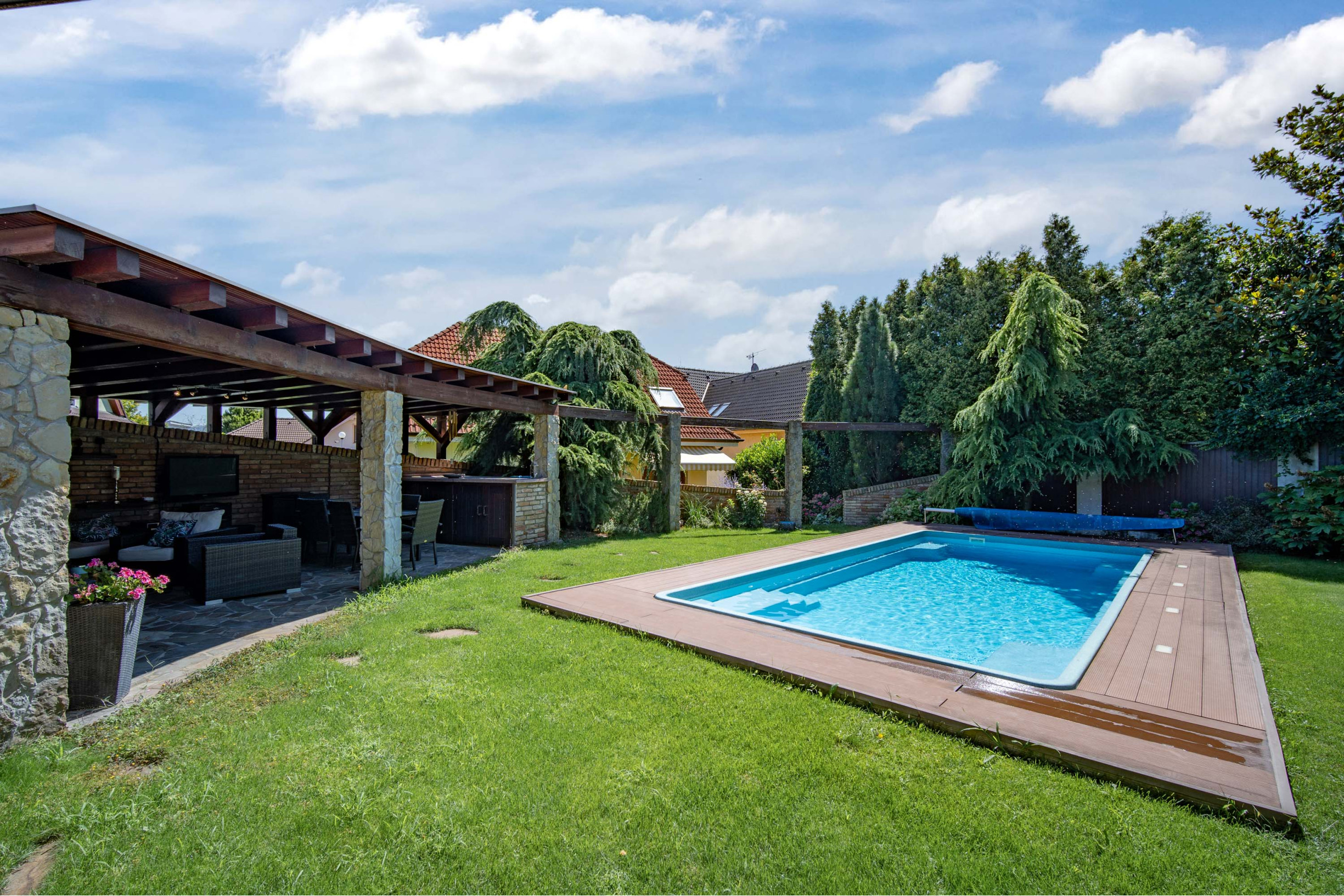 NOVÁ CENA! 2podlažný 6izb. rod.dom  s dvoj garážou    na Kozáckej ul.