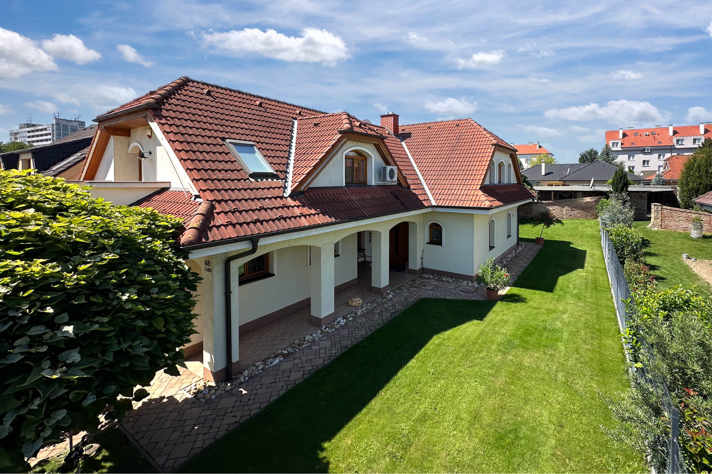 NOVÁ CENA! 2podlažný 6izb. rod.dom  s dvoj garážou    na Kozáckej ul.