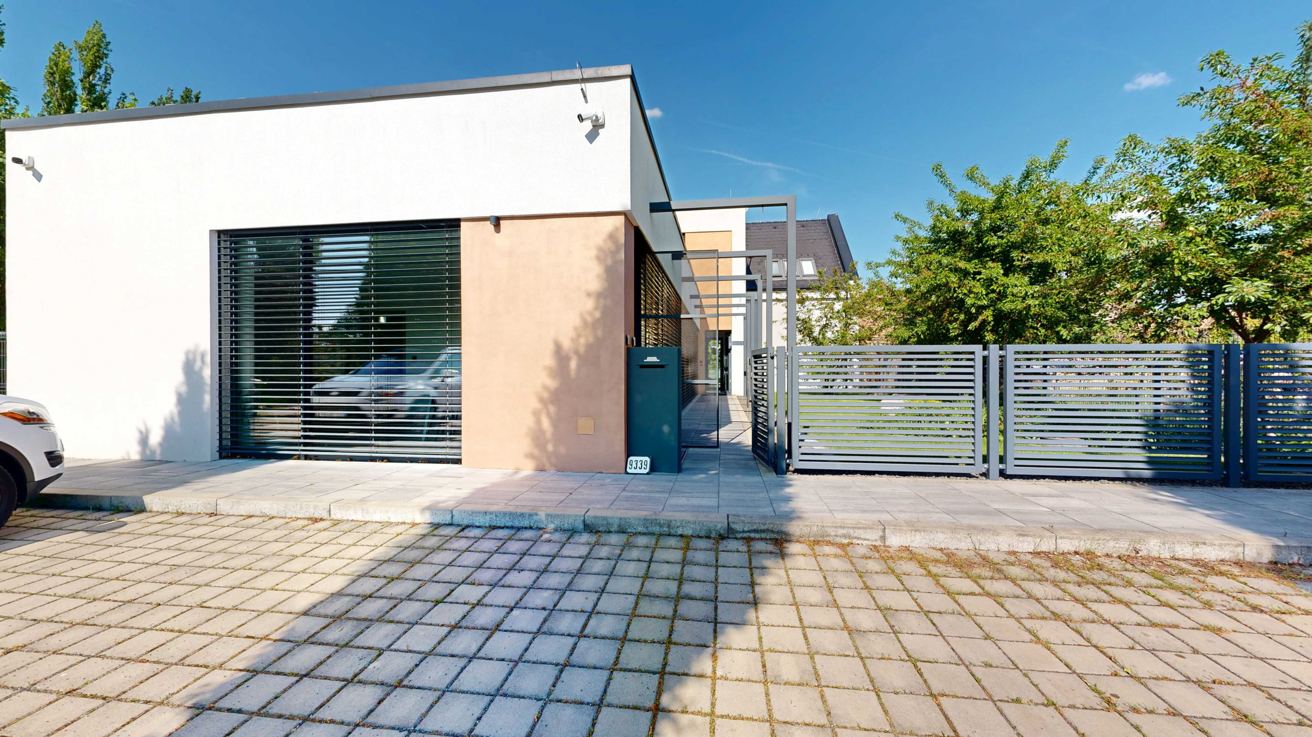 Na prenájom obchodno/kancelárske priestory v časti Oravné na okraji Trnavy.