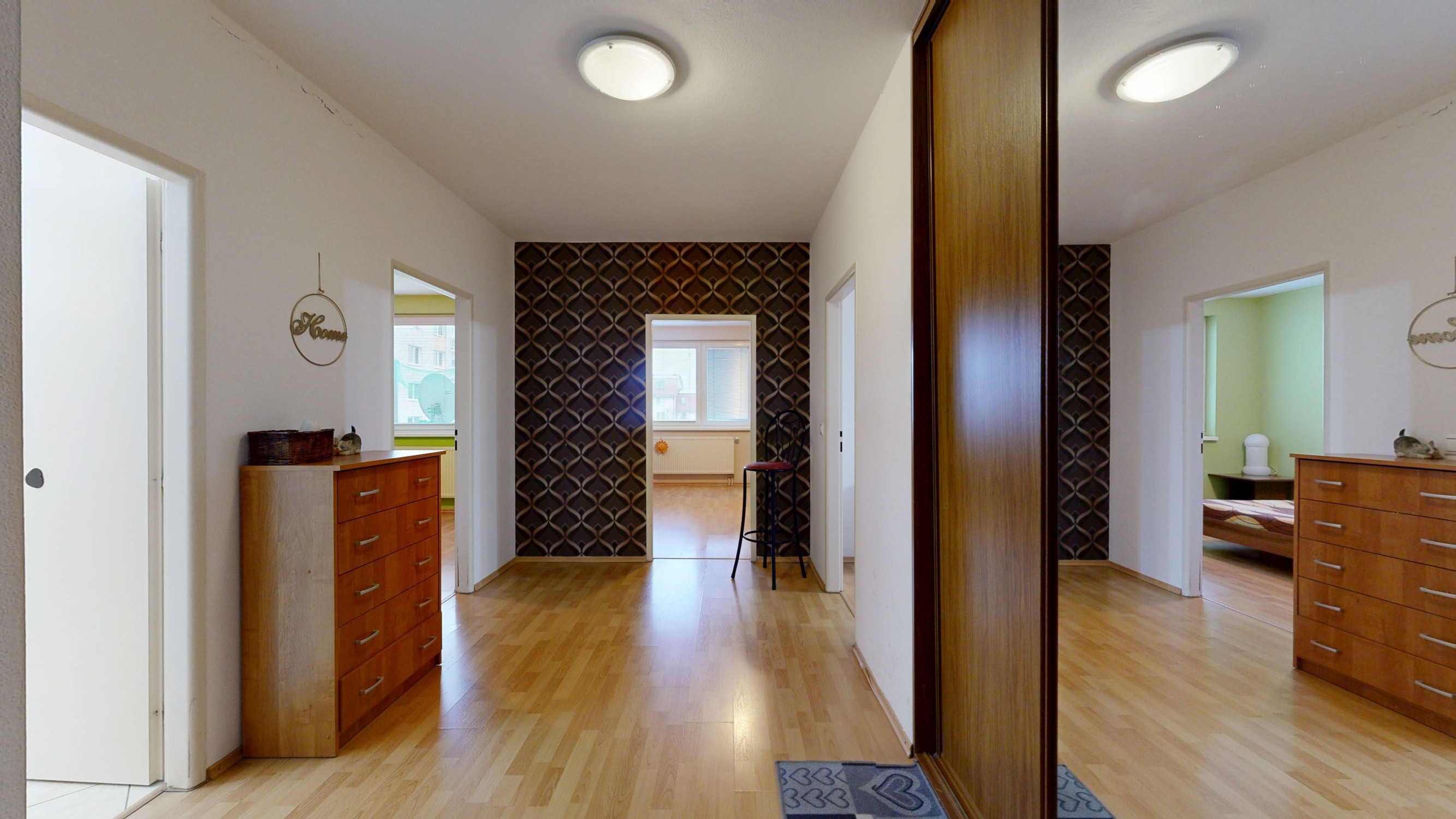 Na prenájom: Priestranný 3-izbový byt s balkónom, 99 m²