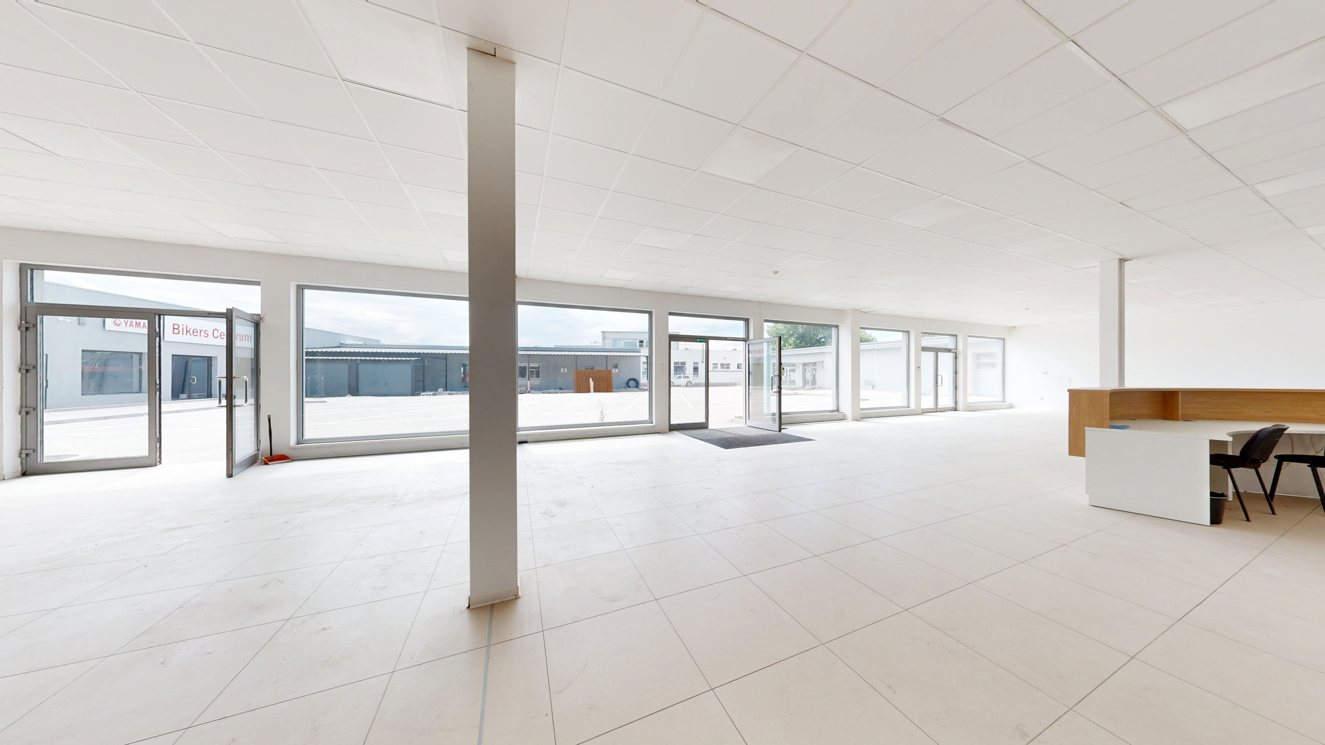 🏢 Na prenájom multifunkčné priestory – Trnava Nitrianska ul., prízemie + poschodie, 2 100 m²