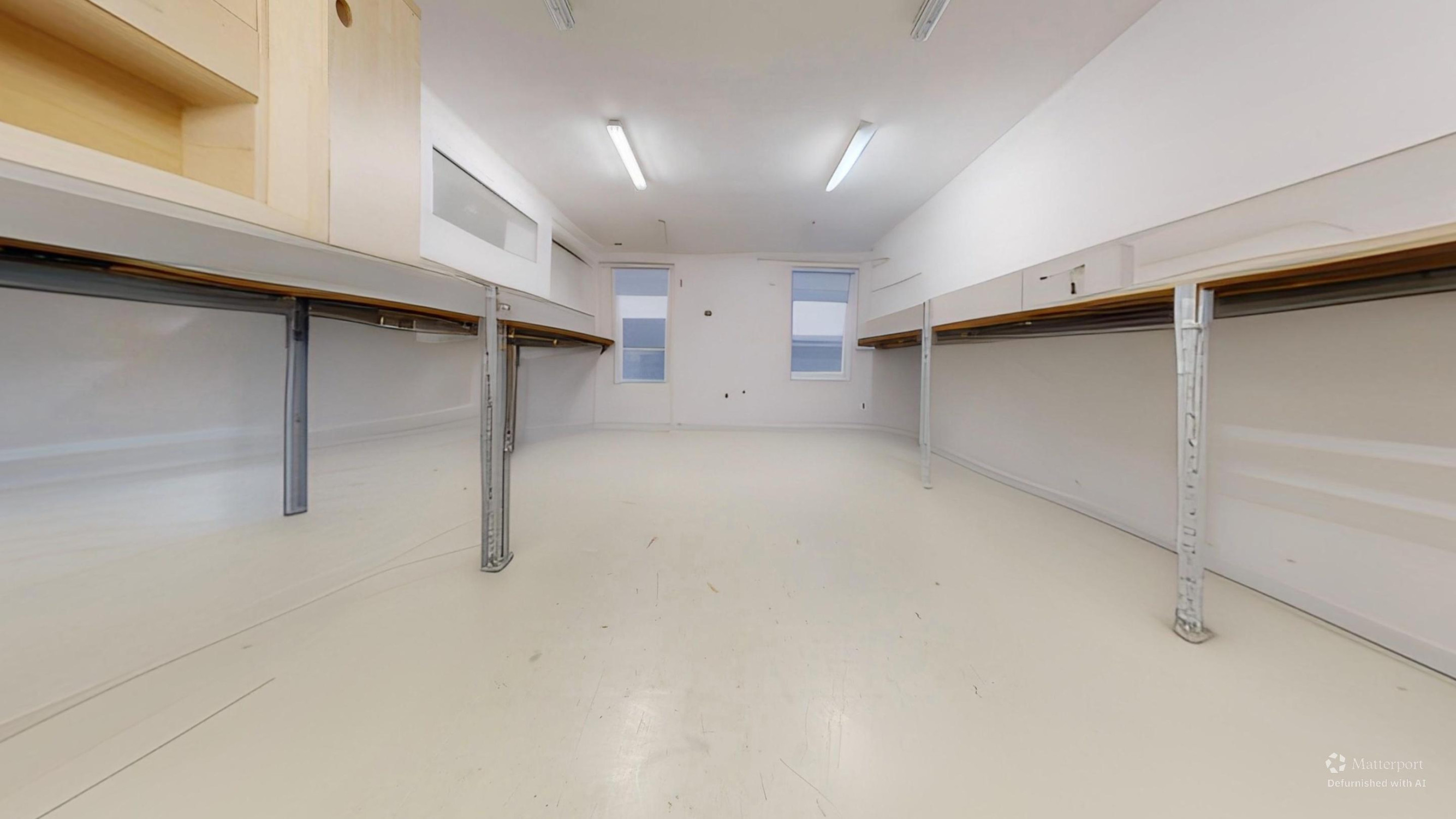 NA PRENÁJOM: Multifunkčný komerčný objekt – Radošovce.