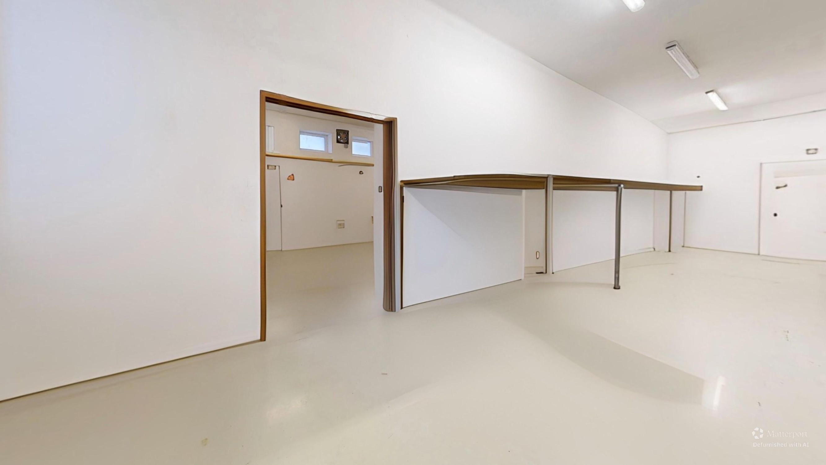 NA PRENÁJOM: Multifunkčný komerčný objekt – Radošovce.