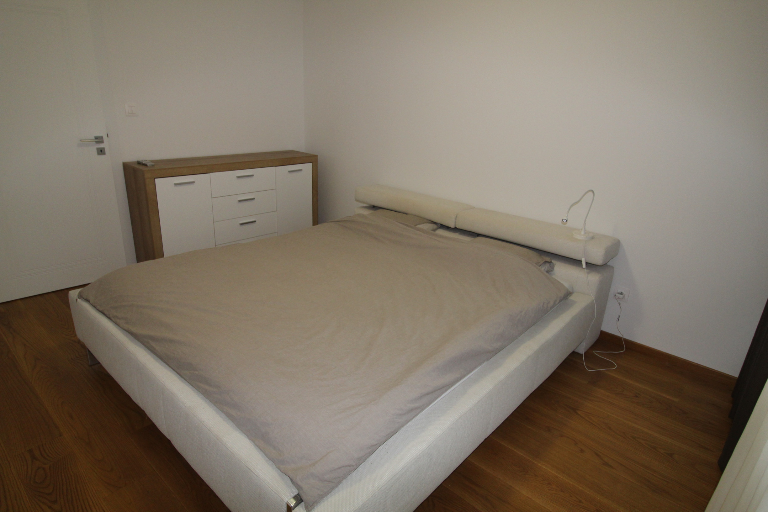 ***Krásny 2izb.byt s XLgaraž.státim v historickom centre Trnavy***