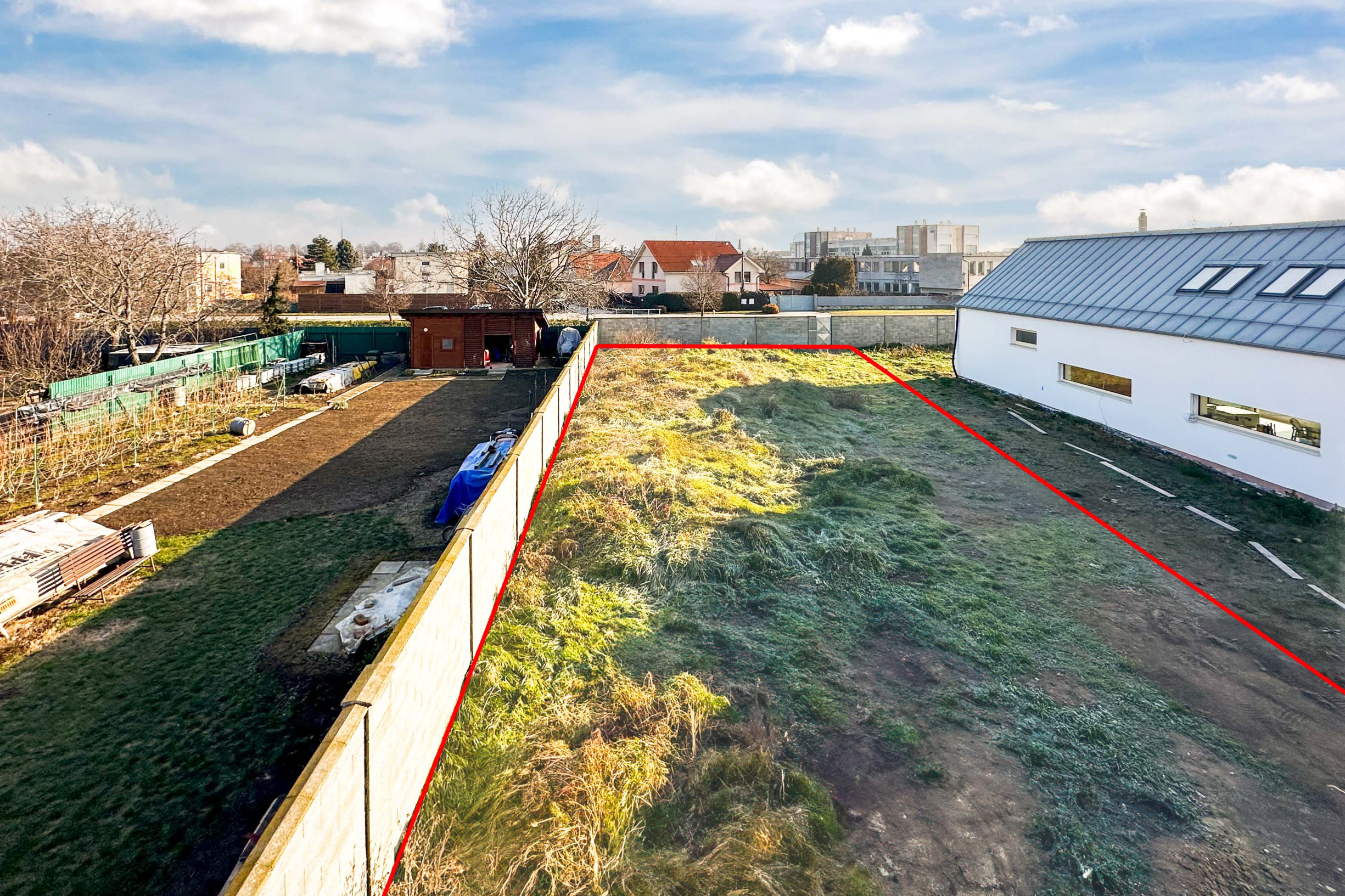 Na PREDAJ!!! Slnečný,  stavebný pozemok ,oplotený v obľúbenej časti Trnavy  na Kozáckej ulici.