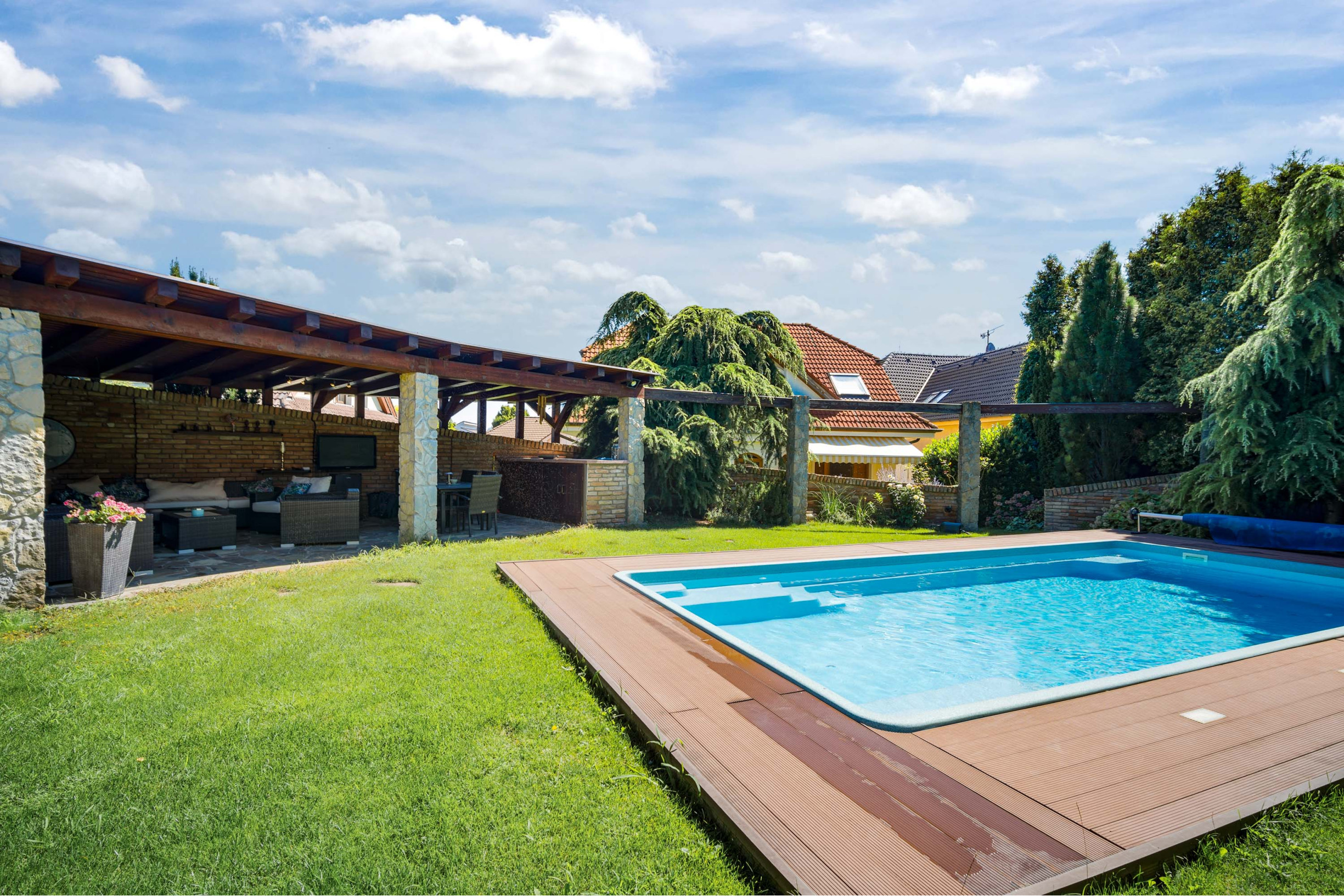 NOVÁ CENA! 2podlažný 6izb. rod.dom  s dvoj garážou    na Kozáckej ul.