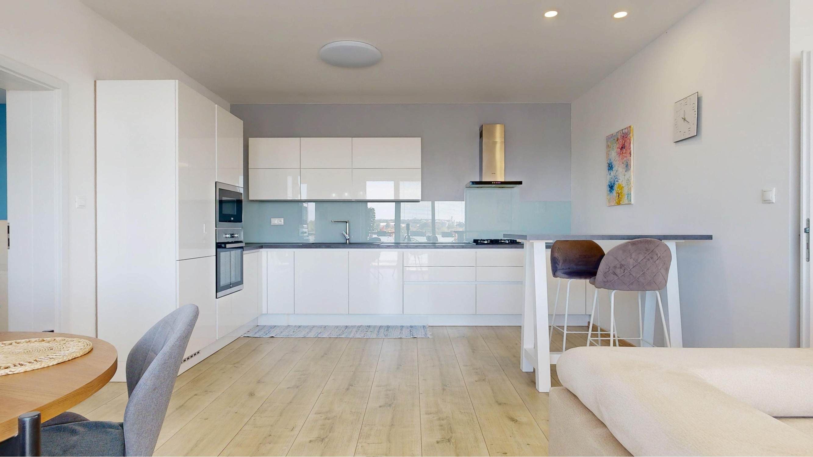 Na prenájom: Priestranný a svetlý 2-izbový byt s loggiou – Bohdanovce nad Trnavou