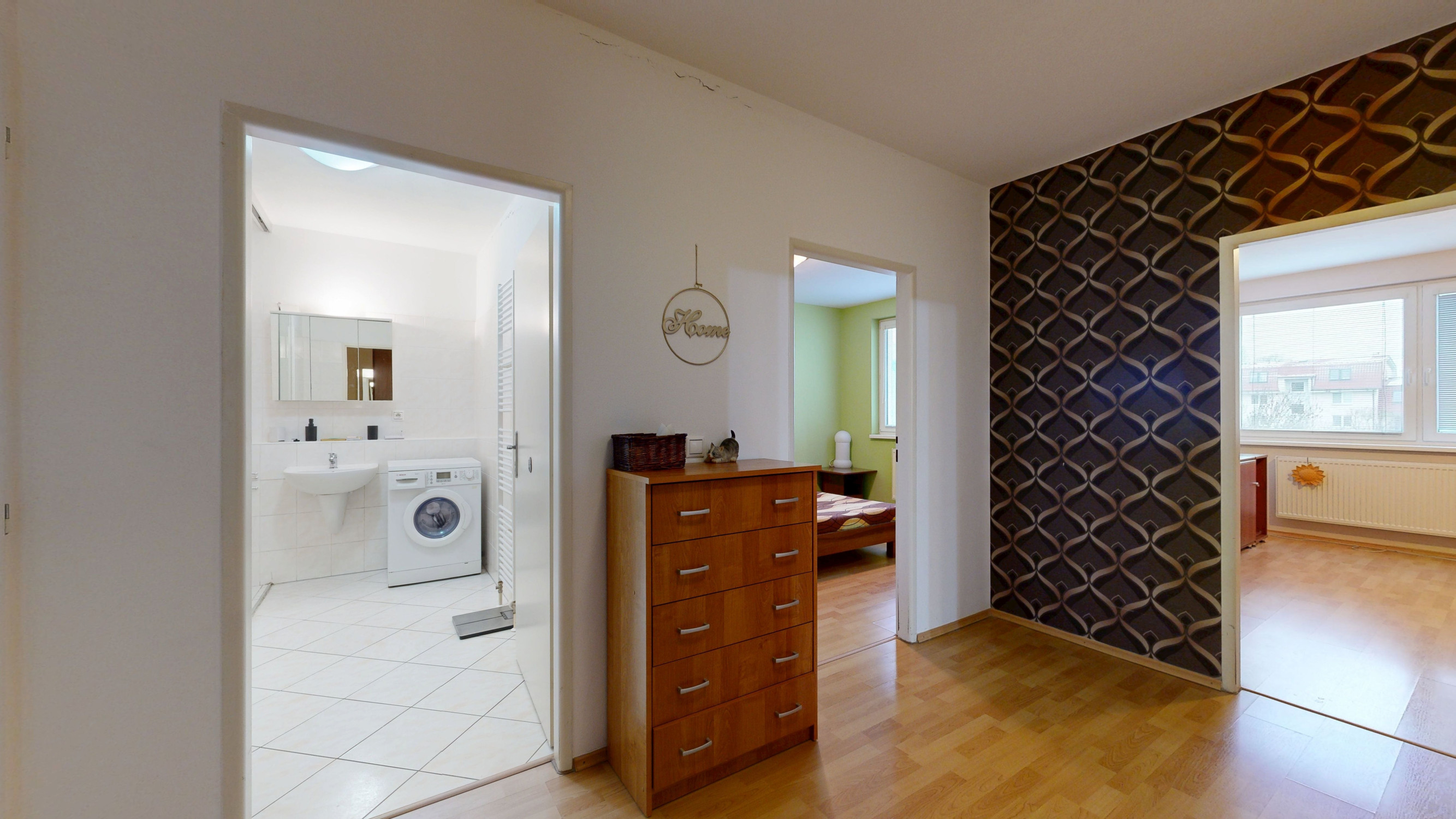 Na prenájom: Priestranný 3-izbový byt s balkónom, 99 m²