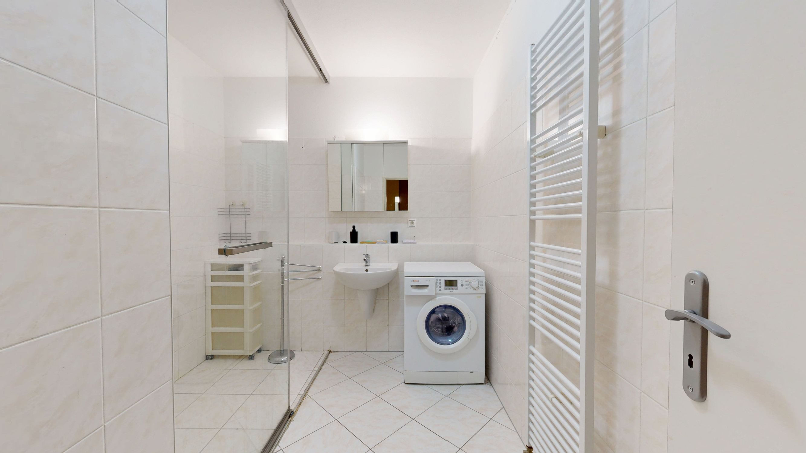 Na prenájom: Priestranný 3-izbový byt s balkónom, 99 m²