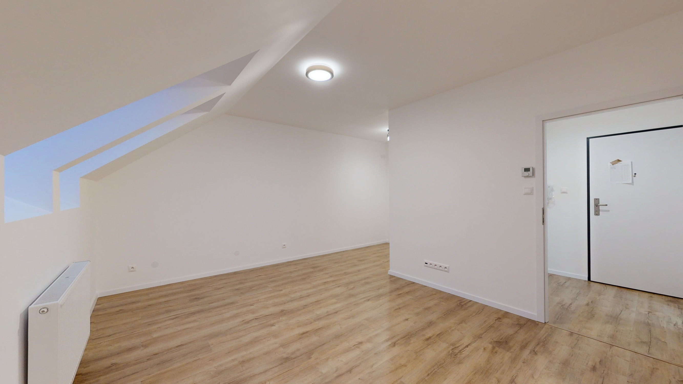 PRENÁJOM zariadený 1-izbový byt s parkovacím miestom