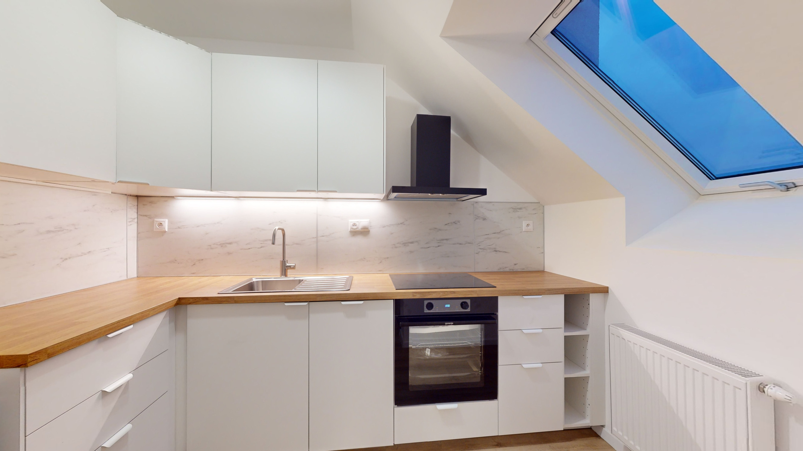 PRENÁJOM zariadený 1-izbový byt s parkovacím miestom