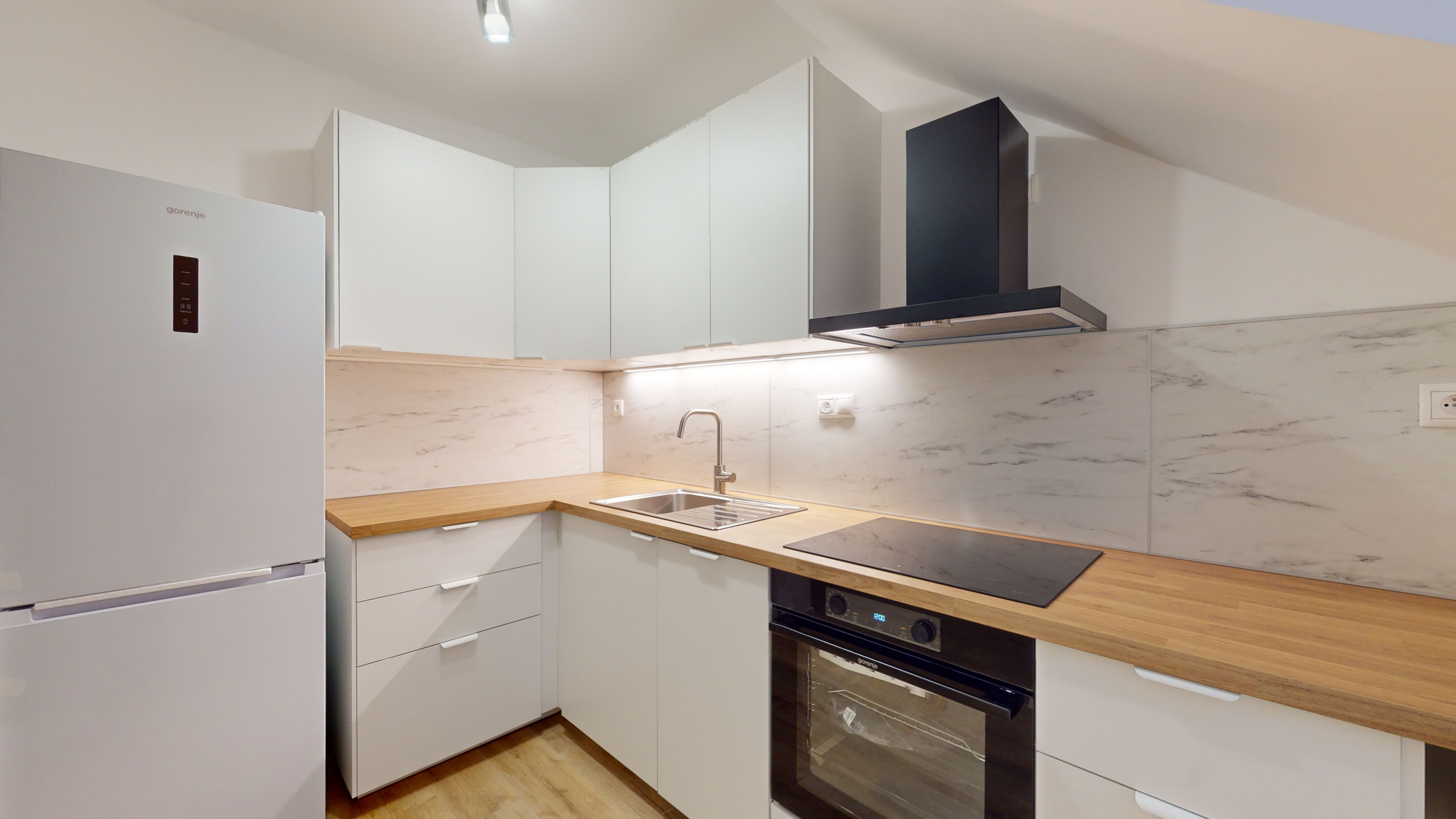 PRENÁJOM zariadený 1-izbový byt s parkovacím miestom