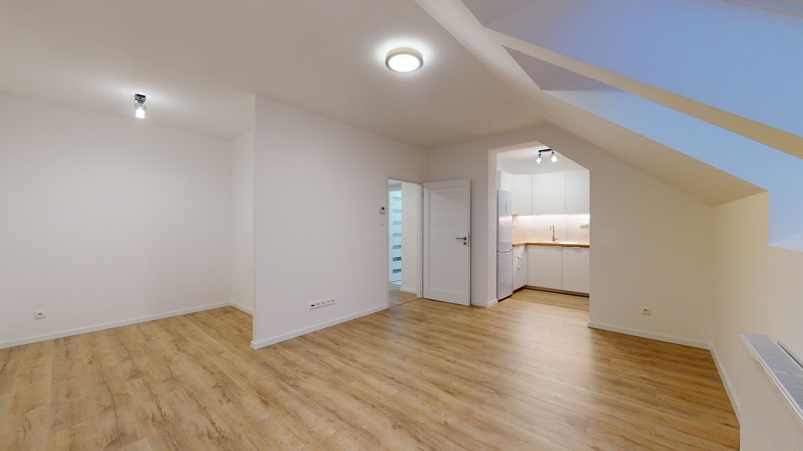 PRENÁJOM zariadený 1-izbový byt s parkovacím miestom