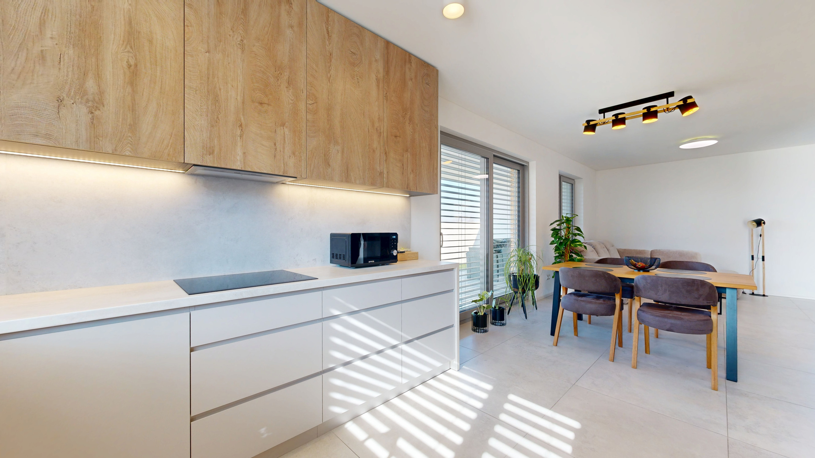 Moderný 4-izbový bungalov s fotovoltikou, garážou a minimálnymi nákladmi – Modrovka