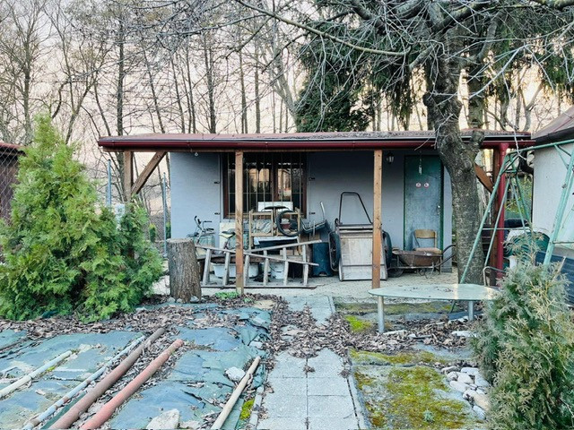 NA PREDAJ: Priestranná záhrada s chatkami – obľúbená záhradkárska lokalita Kamenný mlyn, Trnava