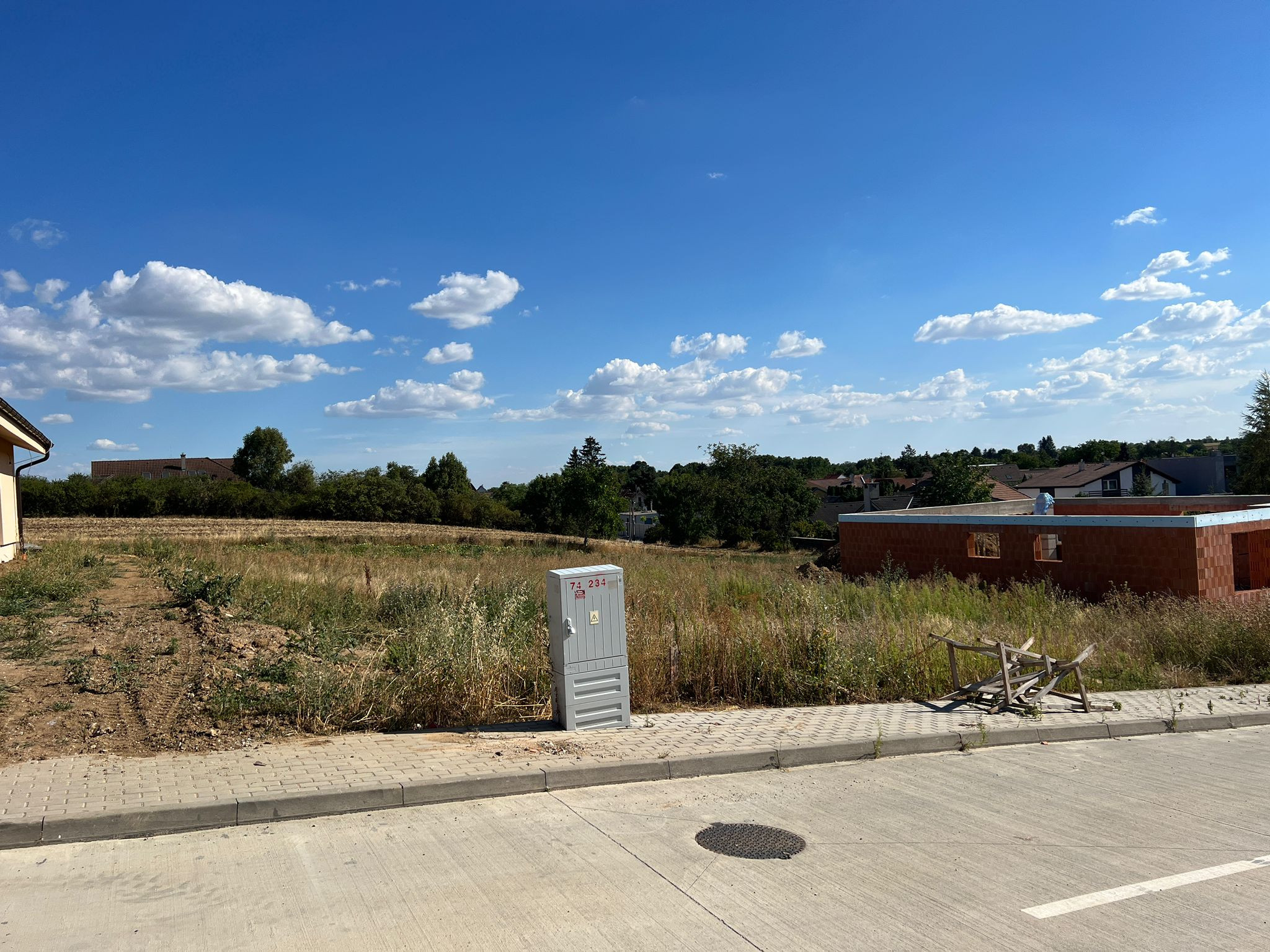 CASMAR - Na predaj pekný stavebný pozemok 644 m2, Zvončín