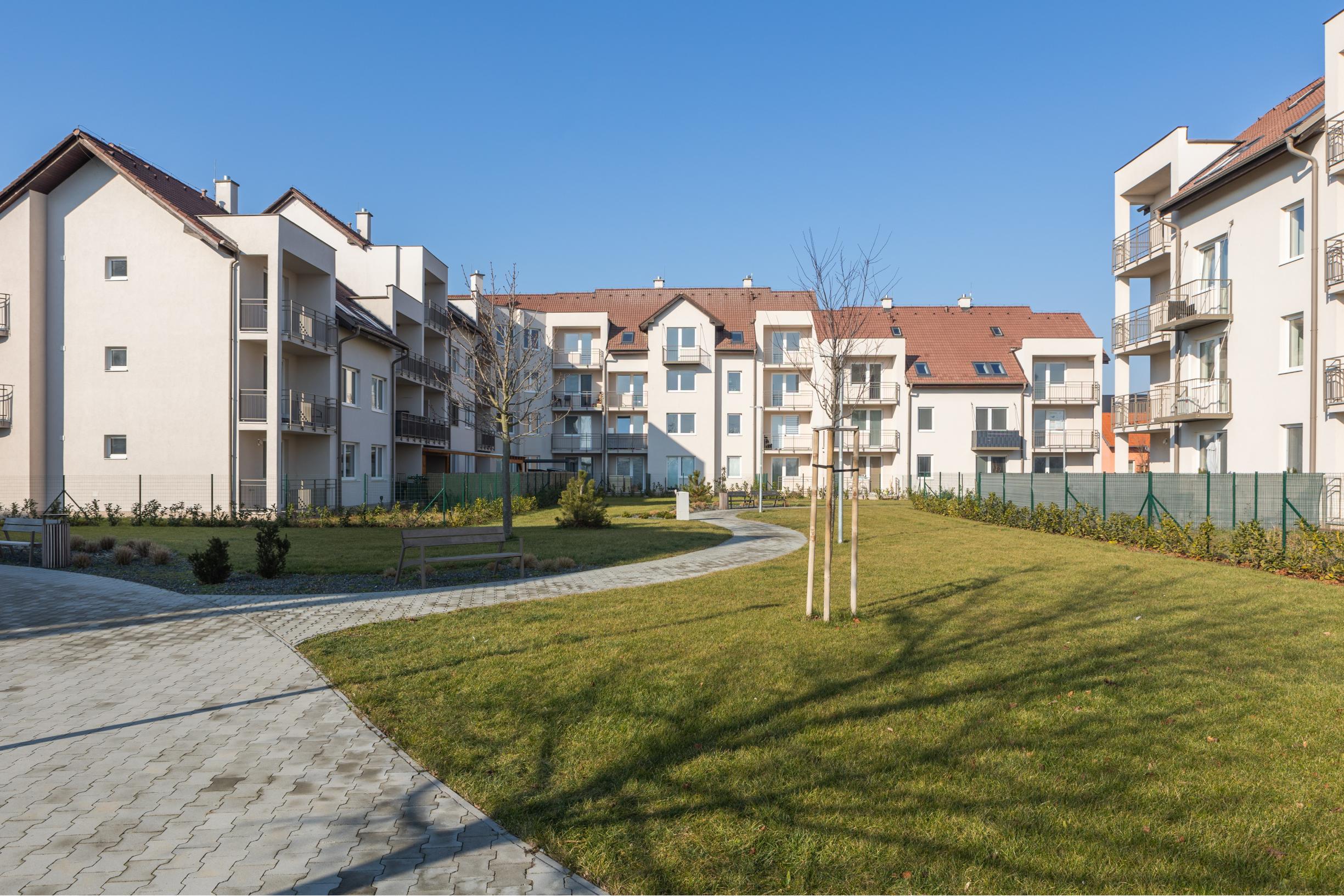 POLIANKY / Posledný 3-izbový byt s loggiou a kuchynskou linkou v III. etape