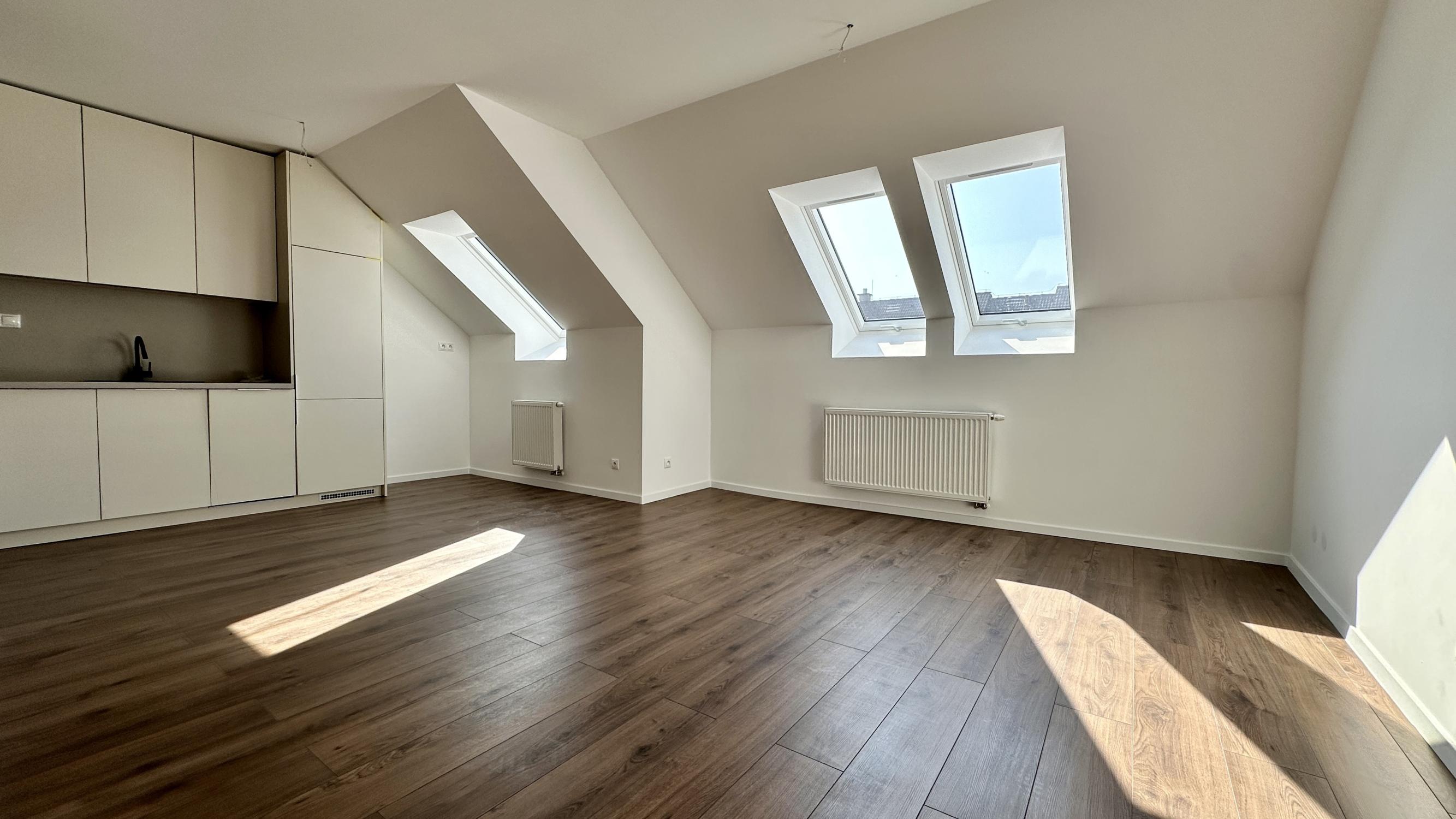 POLIANKY / Posledný 3-izbový byt s loggiou a kuchynskou linkou v III. etape