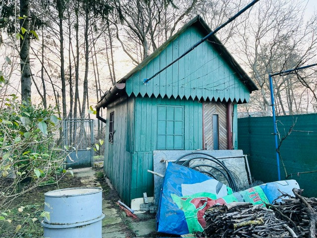 NA PREDAJ: Priestranná záhrada s chatkami – obľúbená záhradkárska lokalita Kamenný mlyn, Trnava