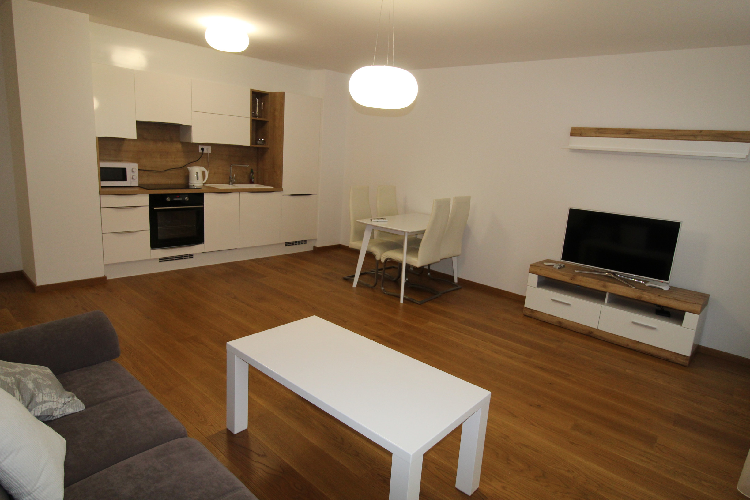 ***Krásny 2izb.byt s XLgaraž.státim v historickom centre Trnavy***