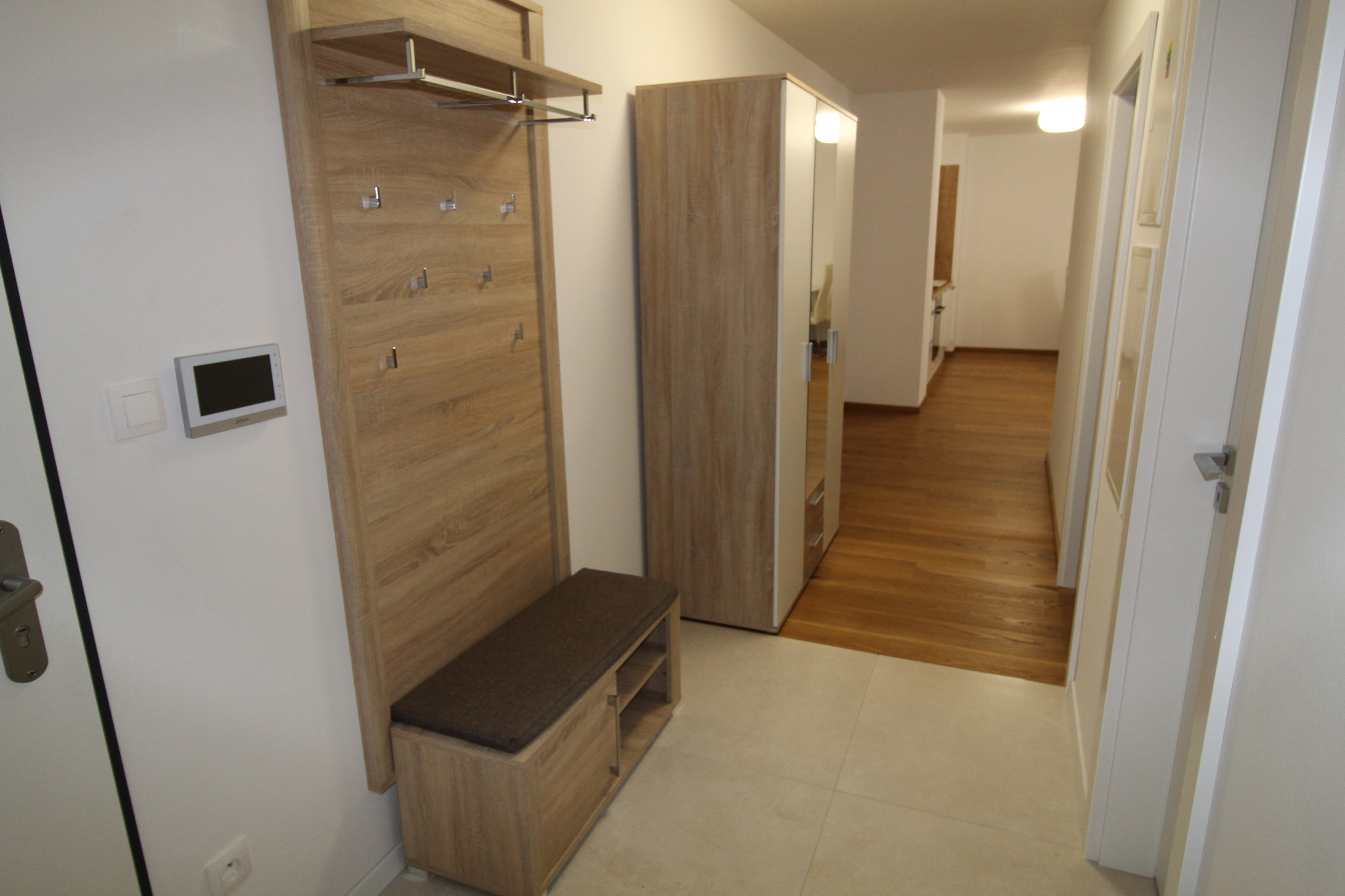 ***Krásny 2izb.byt s XLgaraž.státim v historickom centre Trnavy***