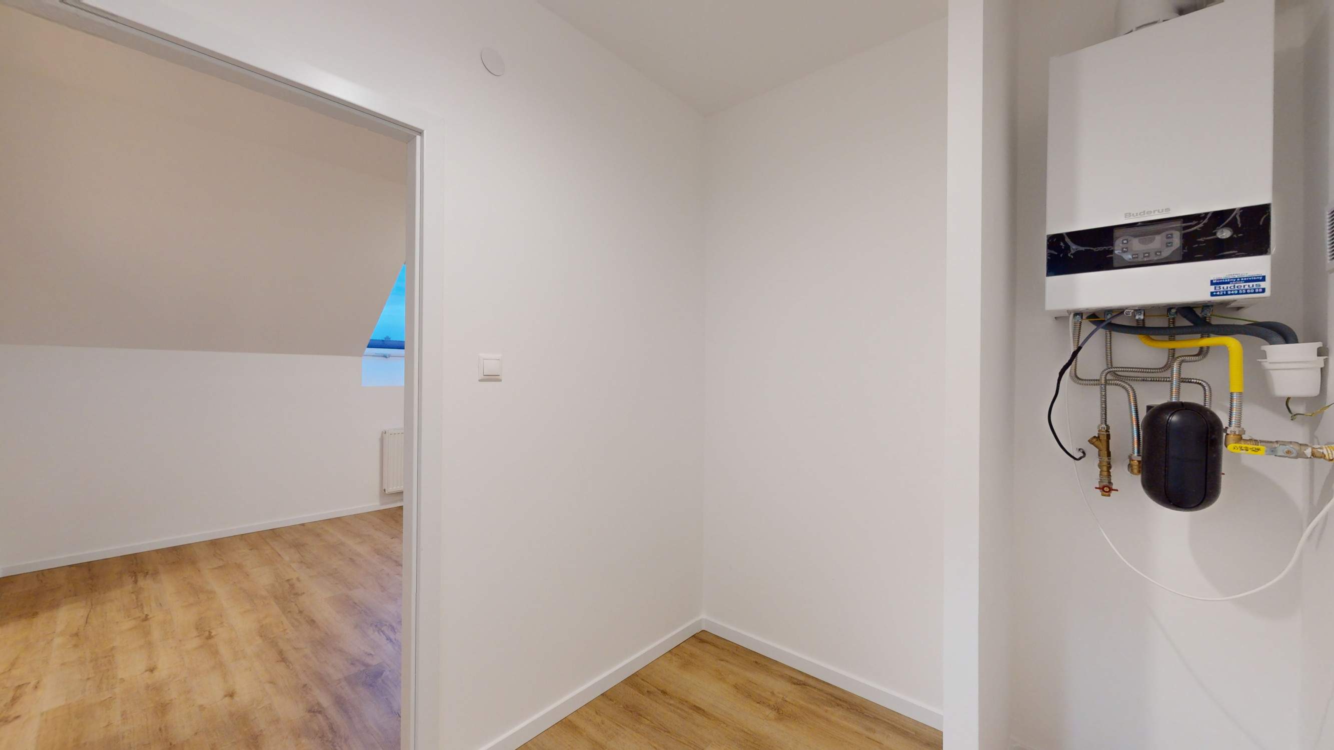 PRENÁJOM zariadený 1-izbový byt s parkovacím miestom