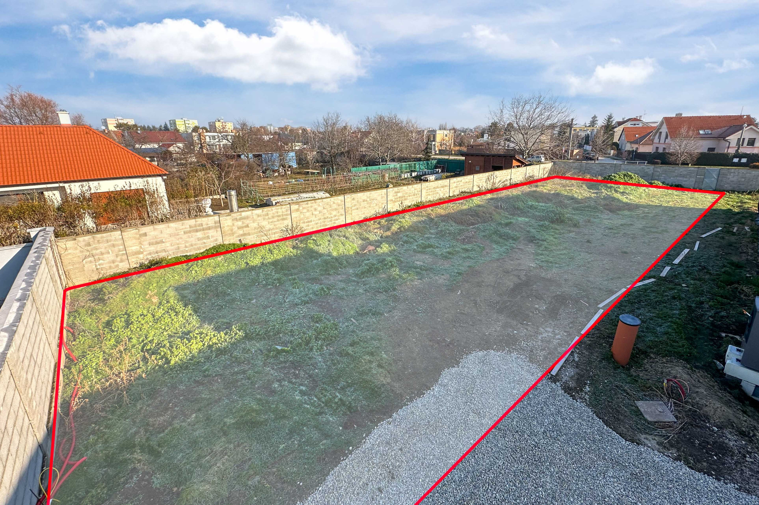 Na PREDAJ!!! Slnečný,  stavebný pozemok ,oplotený v obľúbenej časti Trnavy  na Kozáckej ulici.